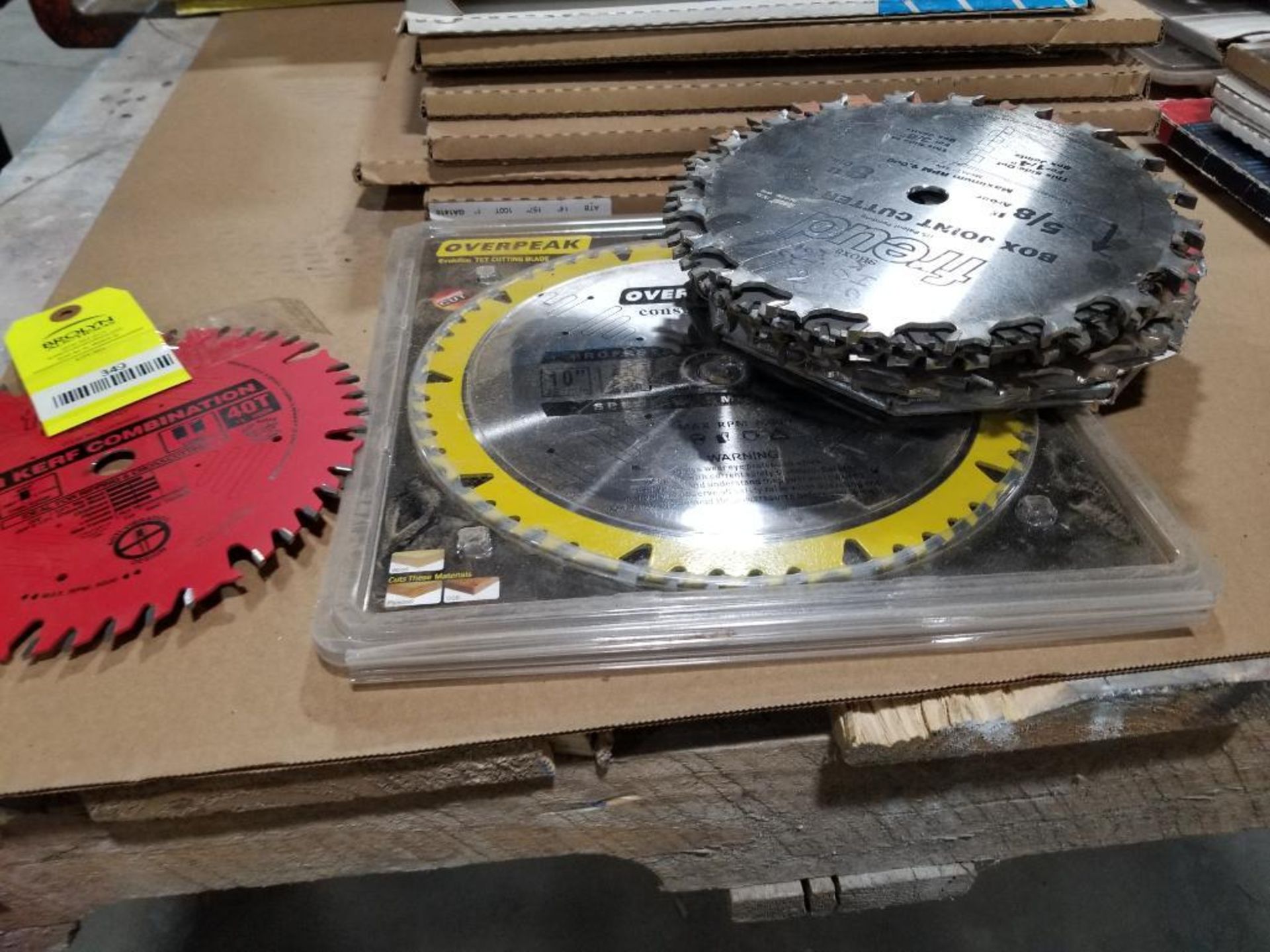 Large assortment of saw blades. - Image 5 of 5