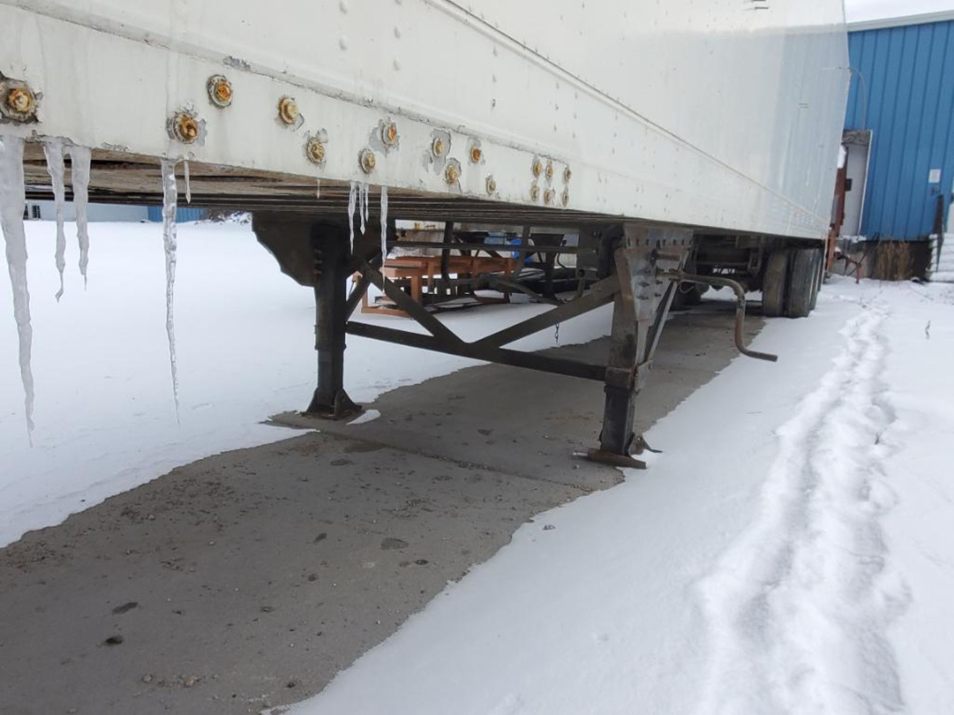Storage trailer. Approx 34ft long. This unit is considered storage only and is not titled. - Image 5 of 20