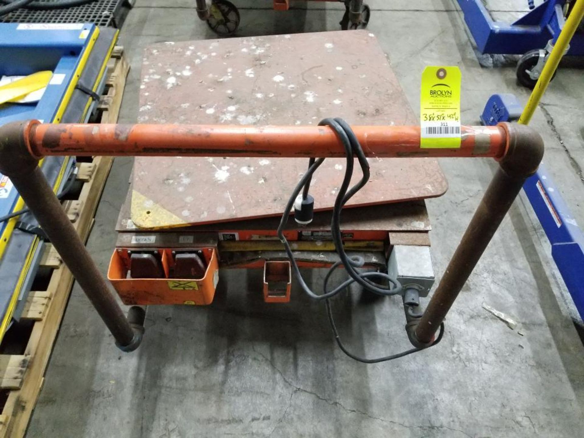 3000lb Lee Presto scissor lift table on casters. Model XL38-30. 110v single phase. - Image 2 of 5
