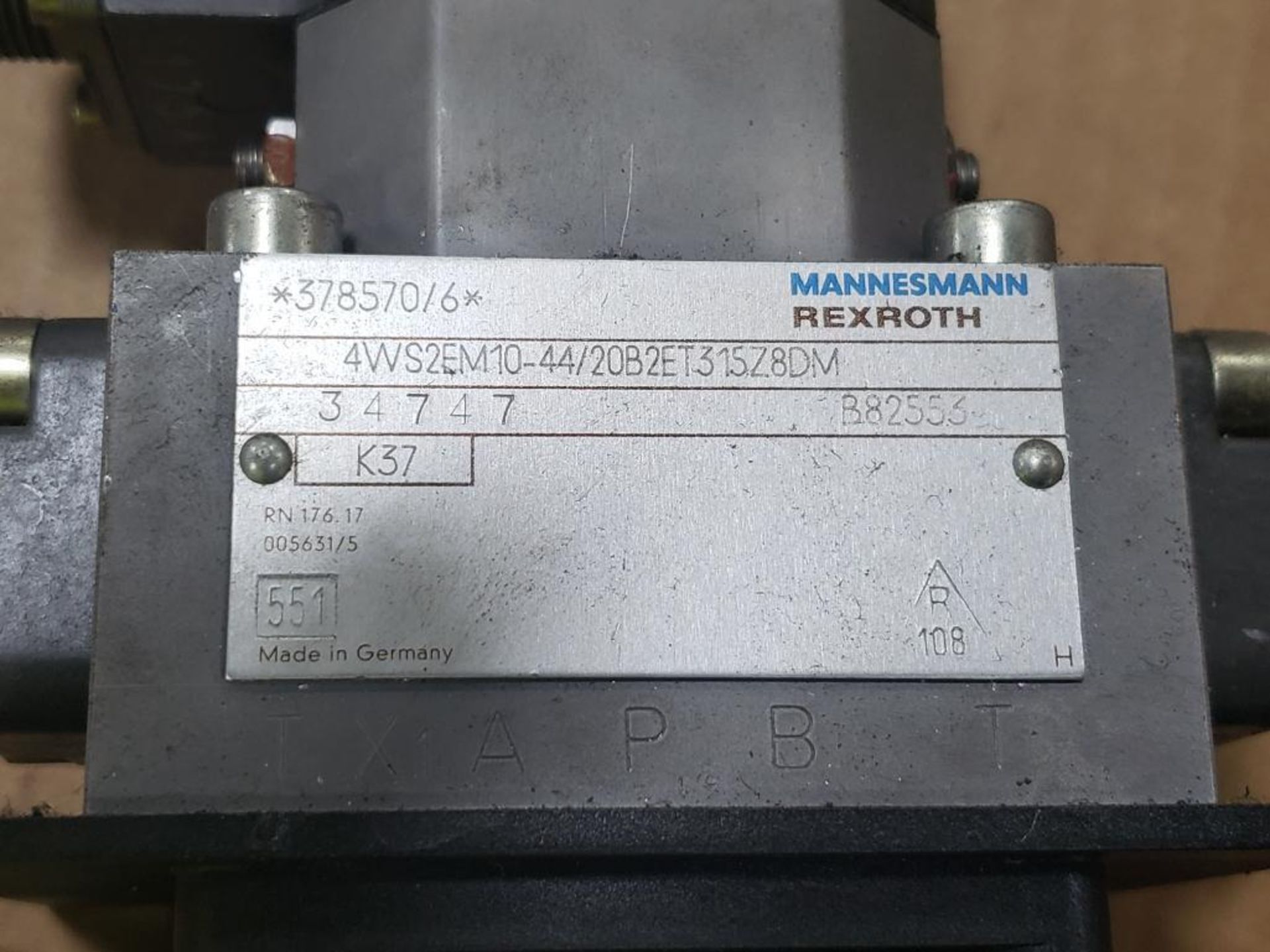 Rexroth Mannesmann servo valve assemblies. - Image 2 of 5