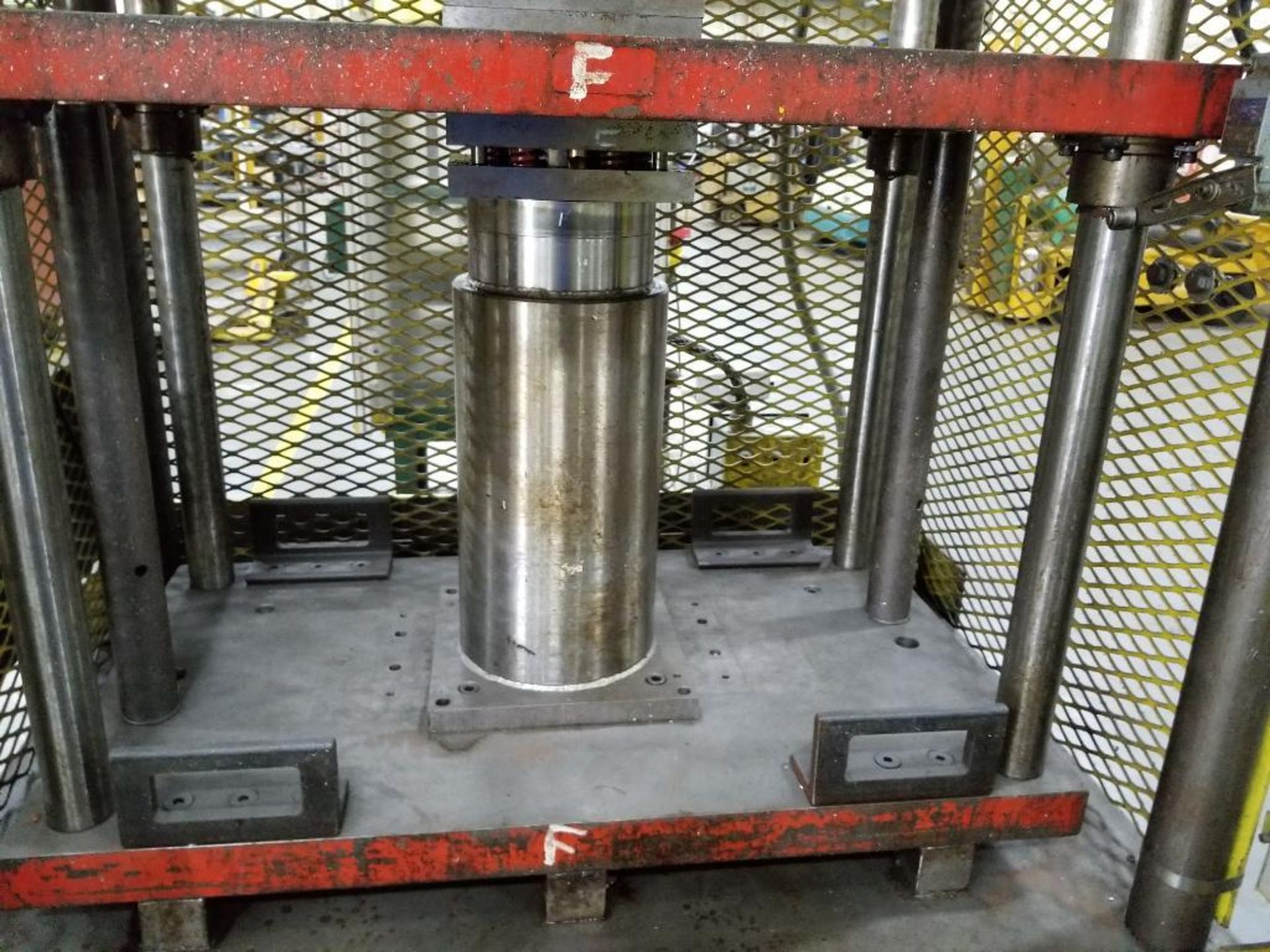 15 ton Hydraulic press. 10hp hydraulic power pack. 3 phase. Stroke 10in (est). 2in ram diameter. - Image 5 of 13
