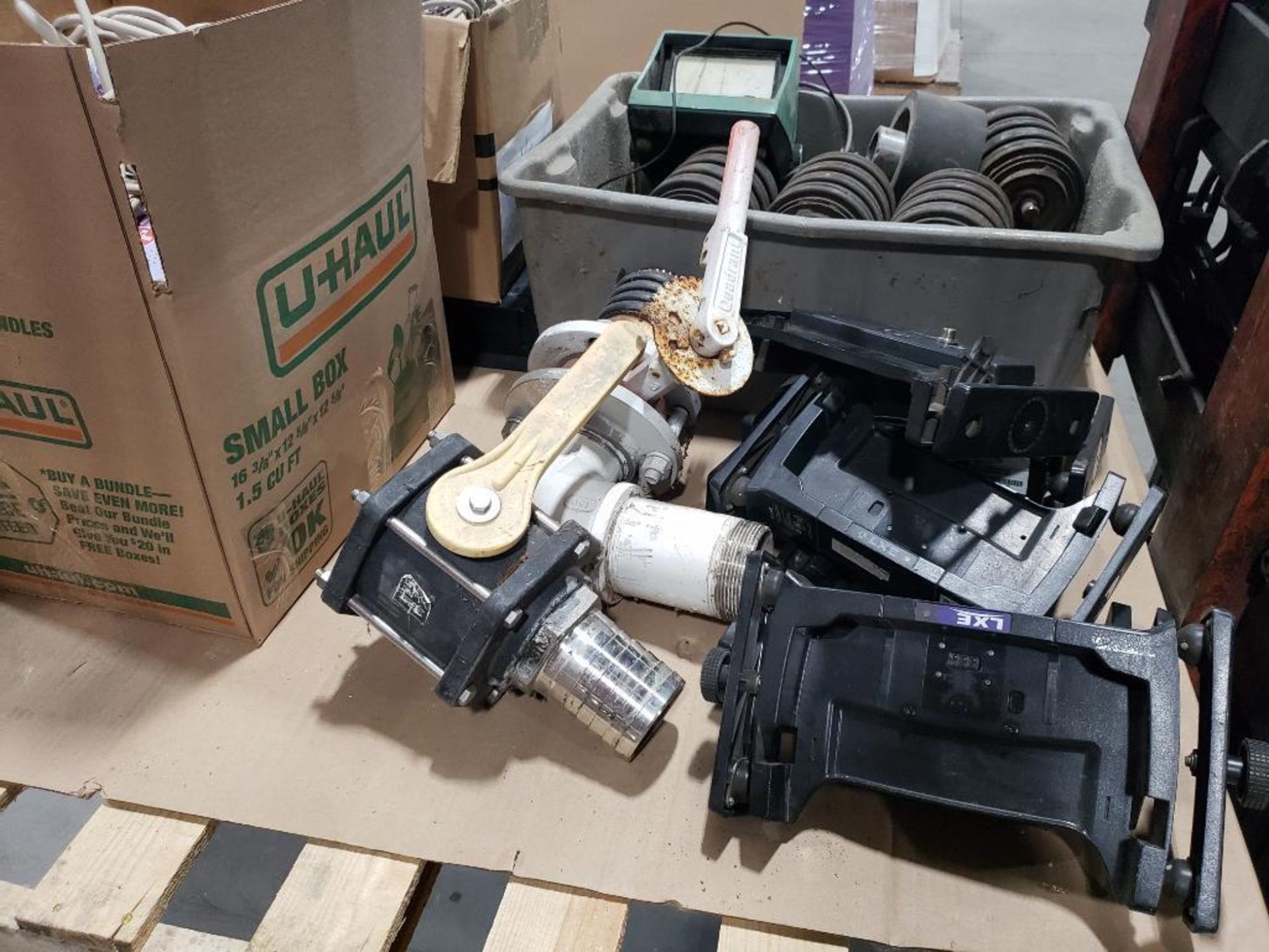 Pallet of assorted parts and hardware. - Image 10 of 10