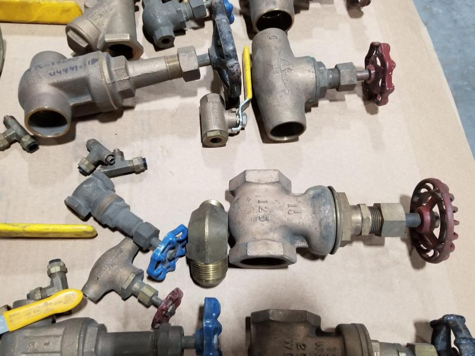 Large pallet assortment of brass valves. - Image 13 of 15