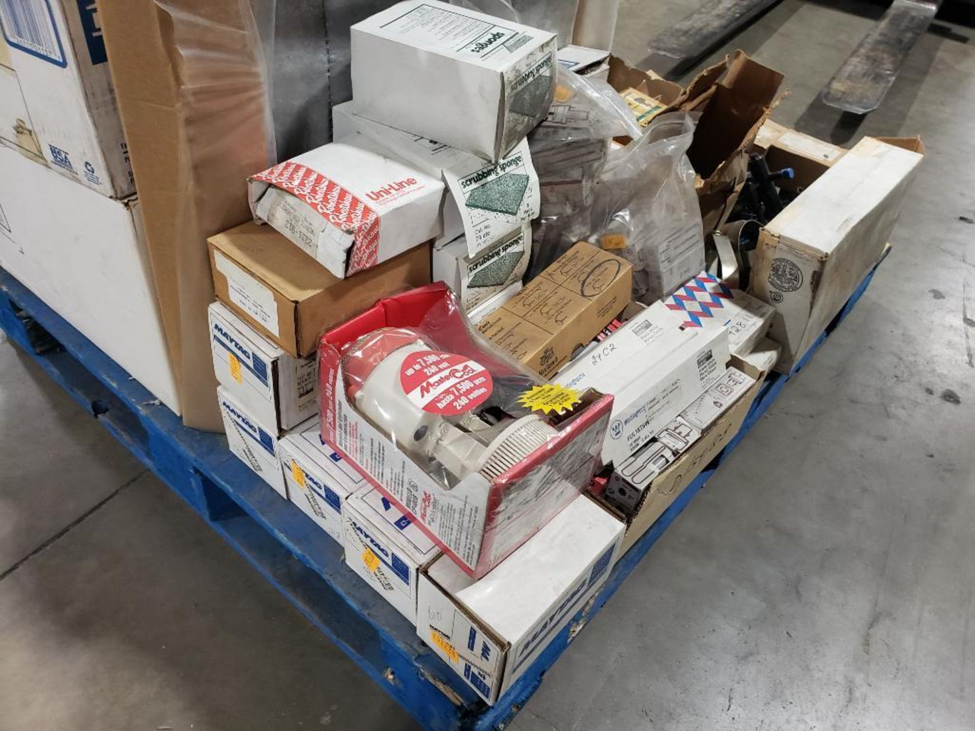 Pallet of assorted parts and electrical. - Image 5 of 11