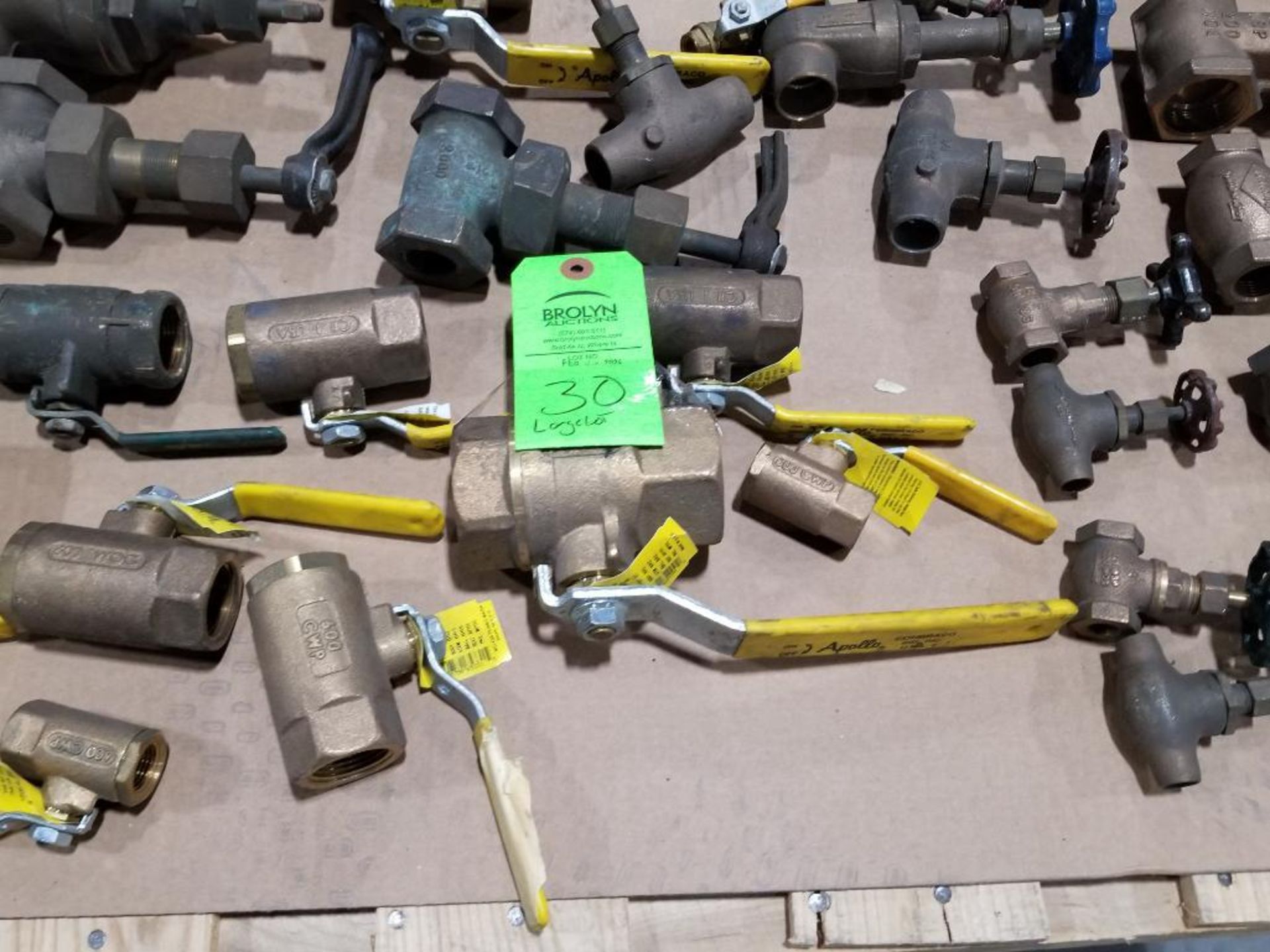 Large pallet assortment of brass valves. - Image 10 of 15