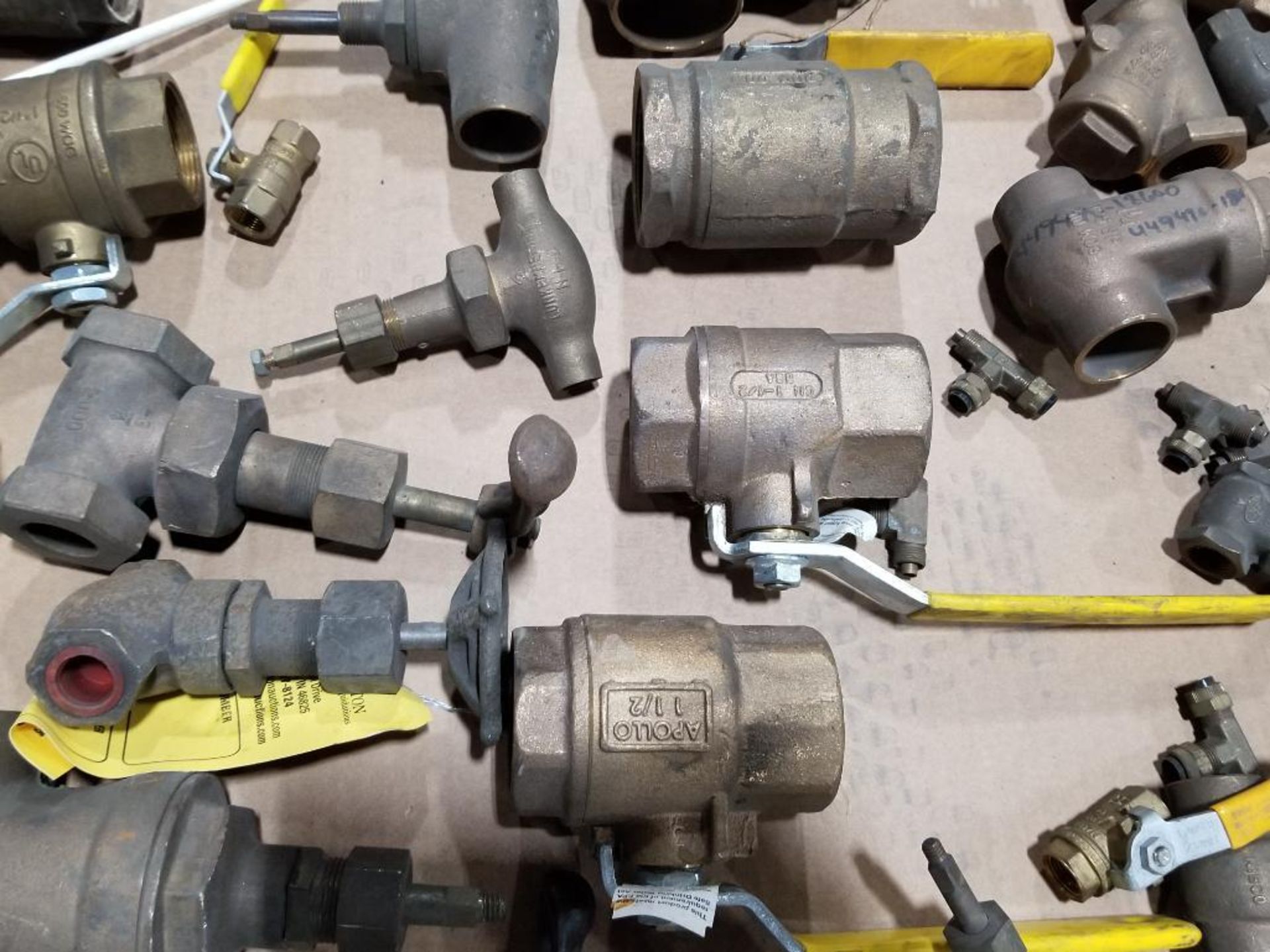 Large pallet assortment of brass valves. - Image 8 of 15