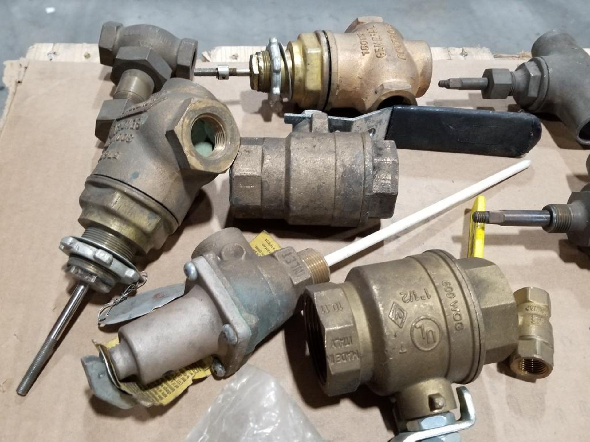 Large pallet assortment of brass valves. - Image 6 of 15