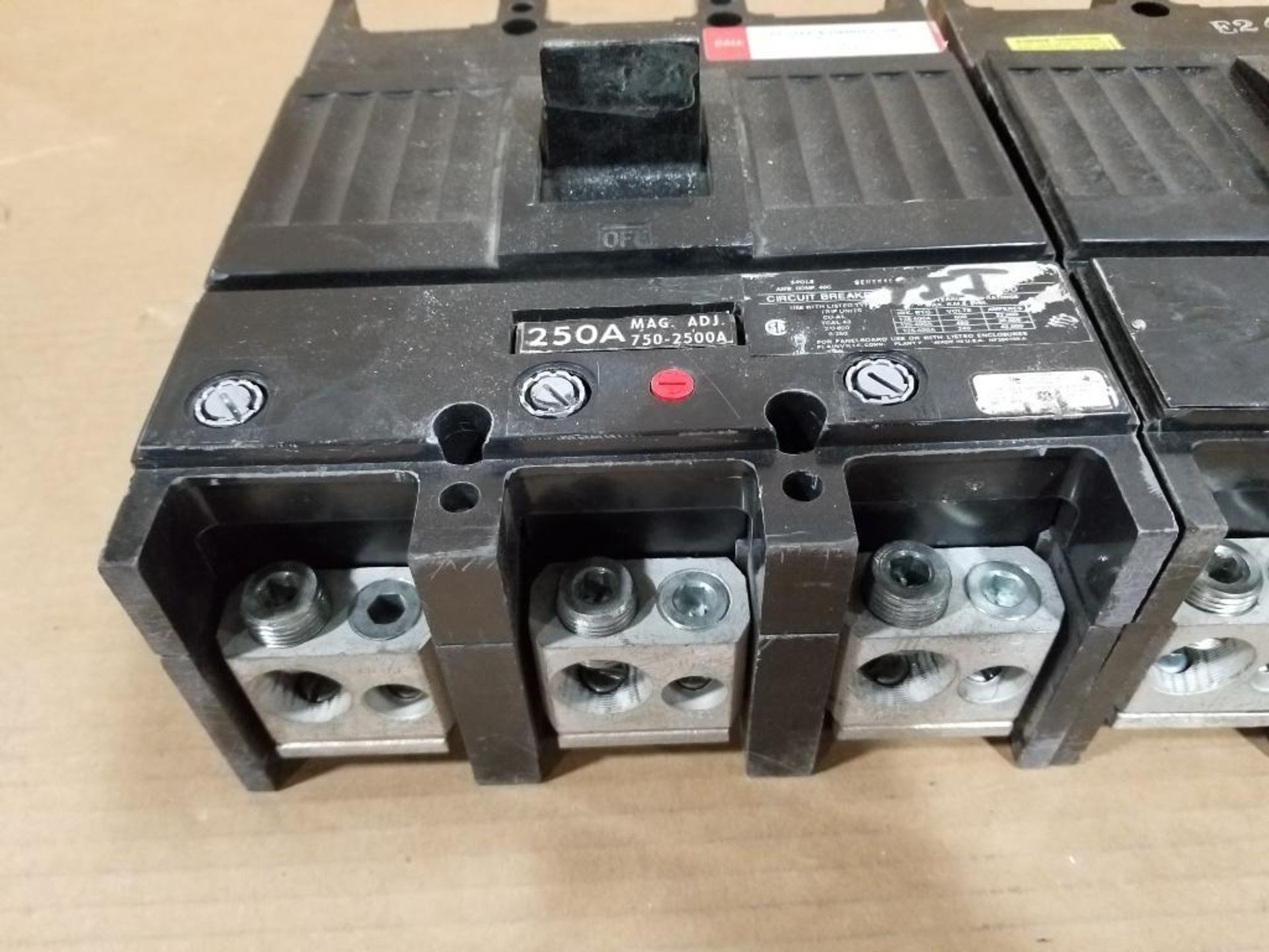 Qty 2 - GE Molded case circuit breakers. - Image 4 of 5