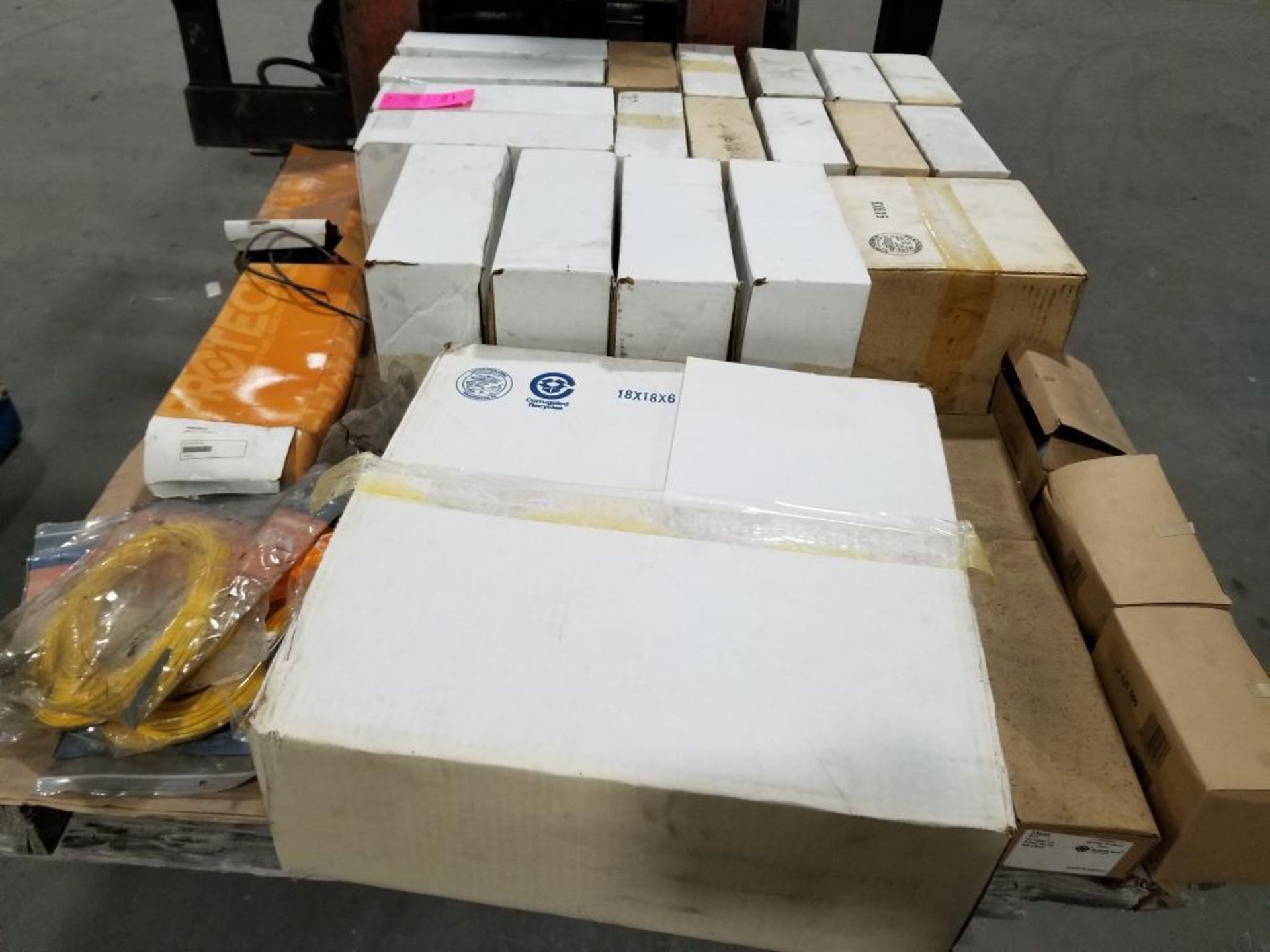 Pallet of assorted parts and hardware. - Image 17 of 17