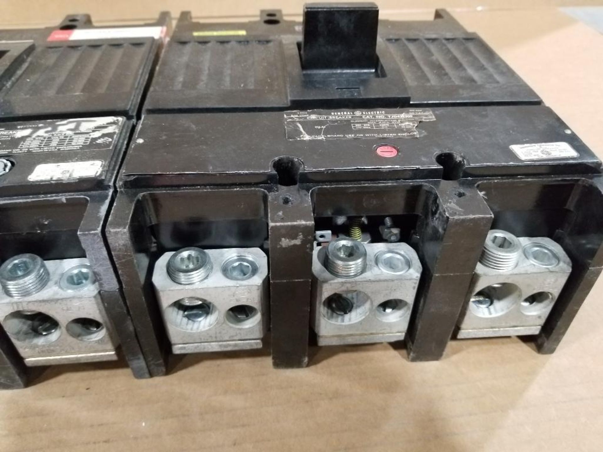 Qty 2 - GE Molded case circuit breakers. - Image 5 of 5
