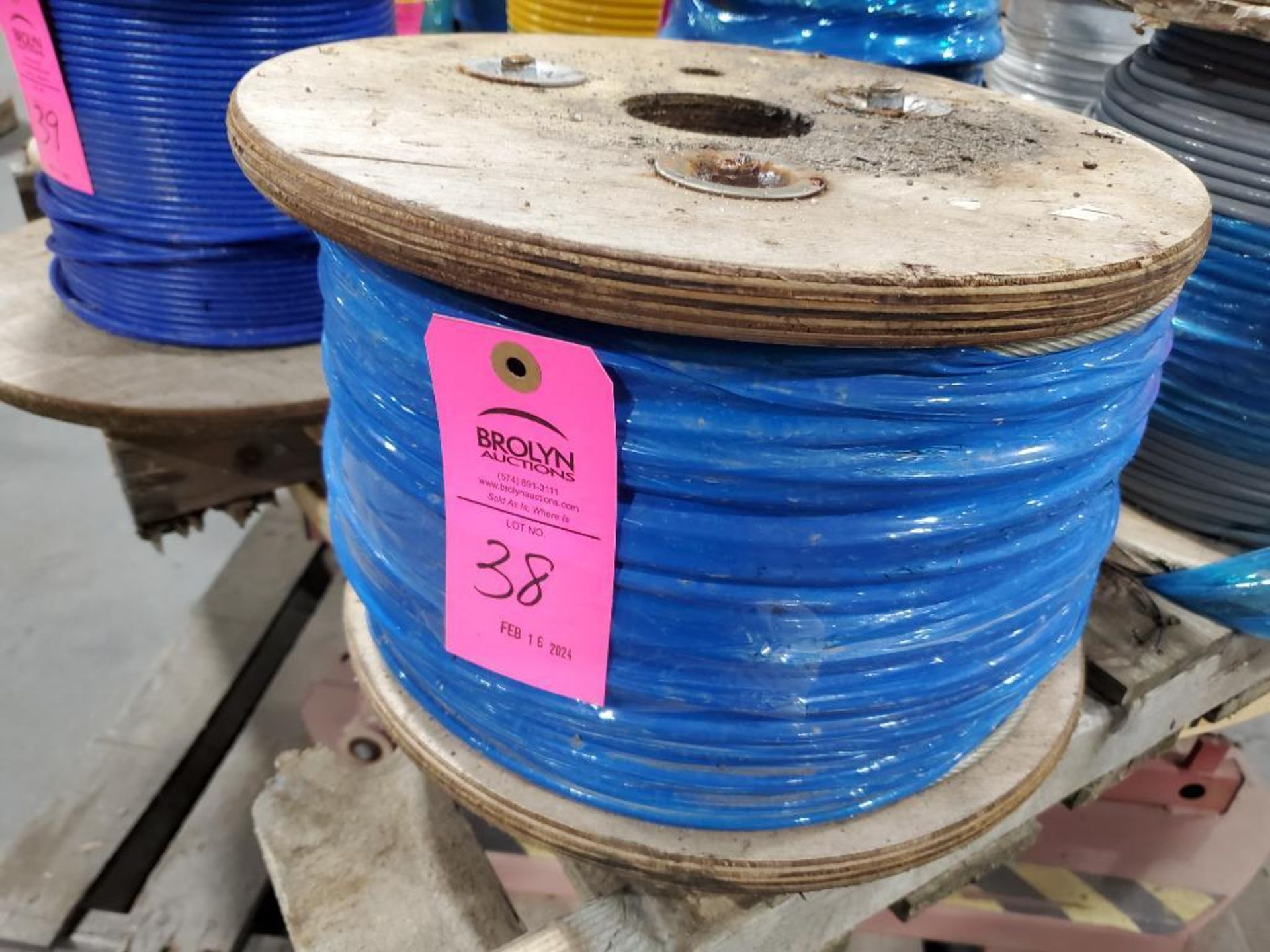 Roll of coated multi-strand steel cable. - Image 5 of 5