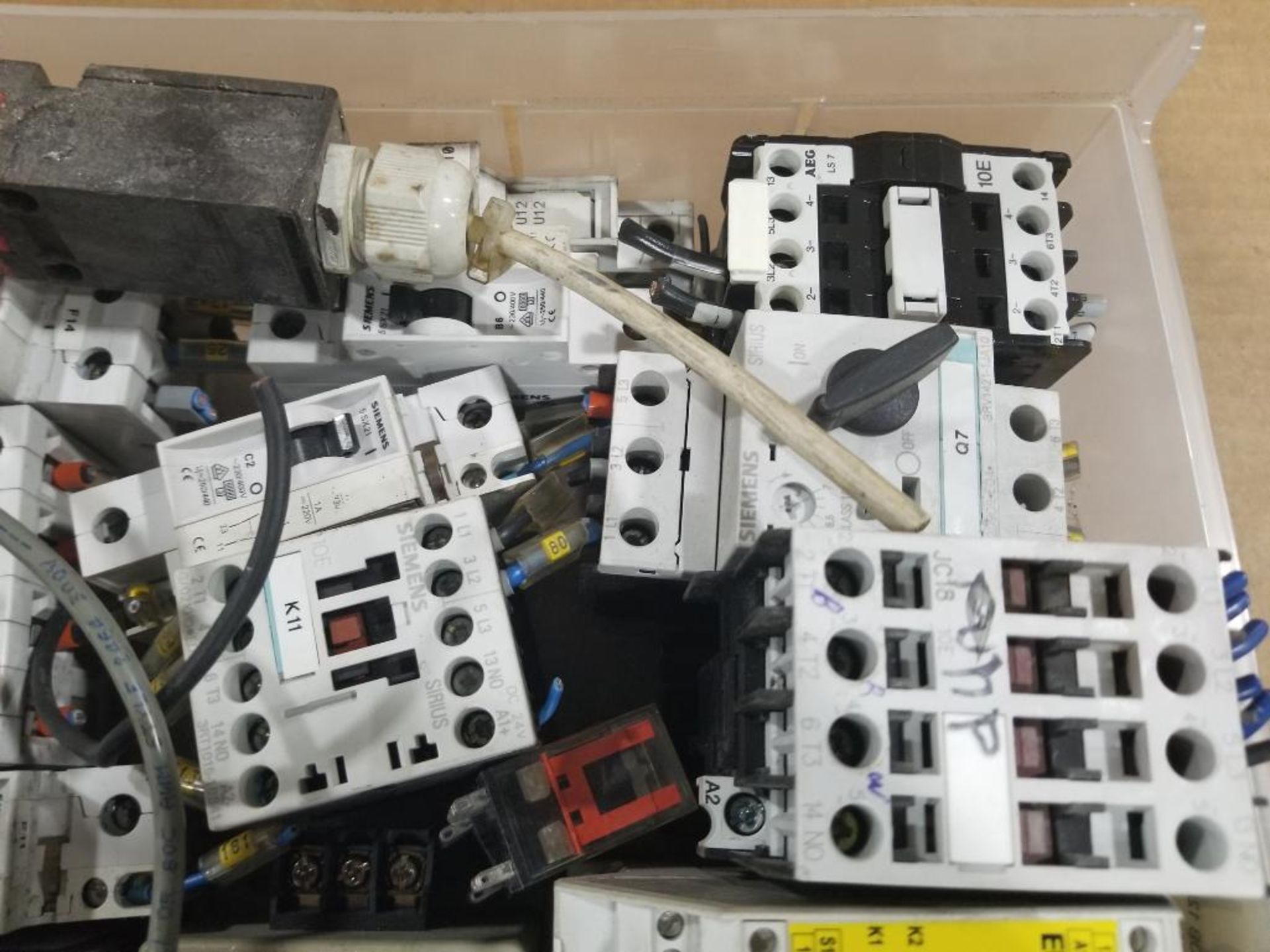 Large assortment of electrical. - Image 2 of 13
