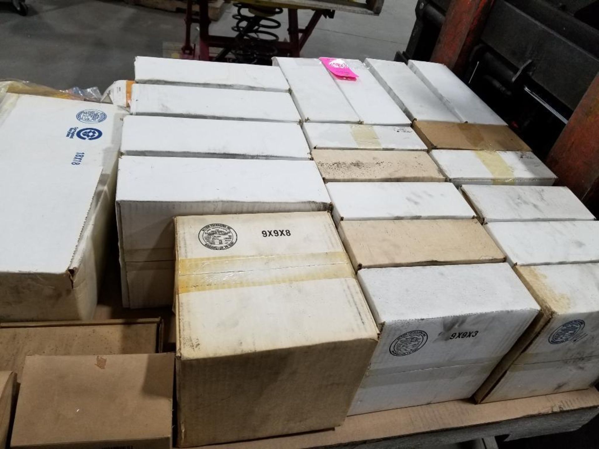 Pallet of assorted parts and hardware. - Image 16 of 17
