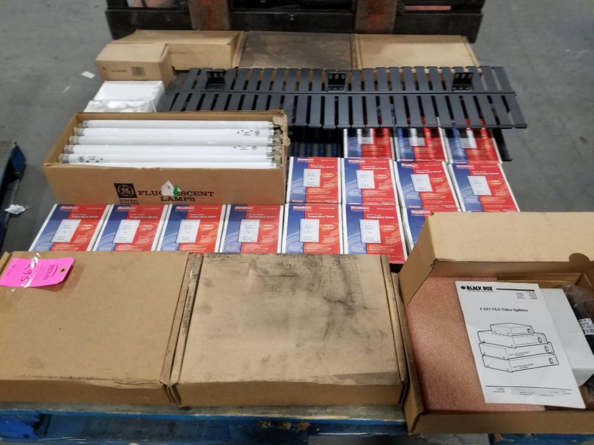 Pallet of assorted parts and hardware. - Image 9 of 10