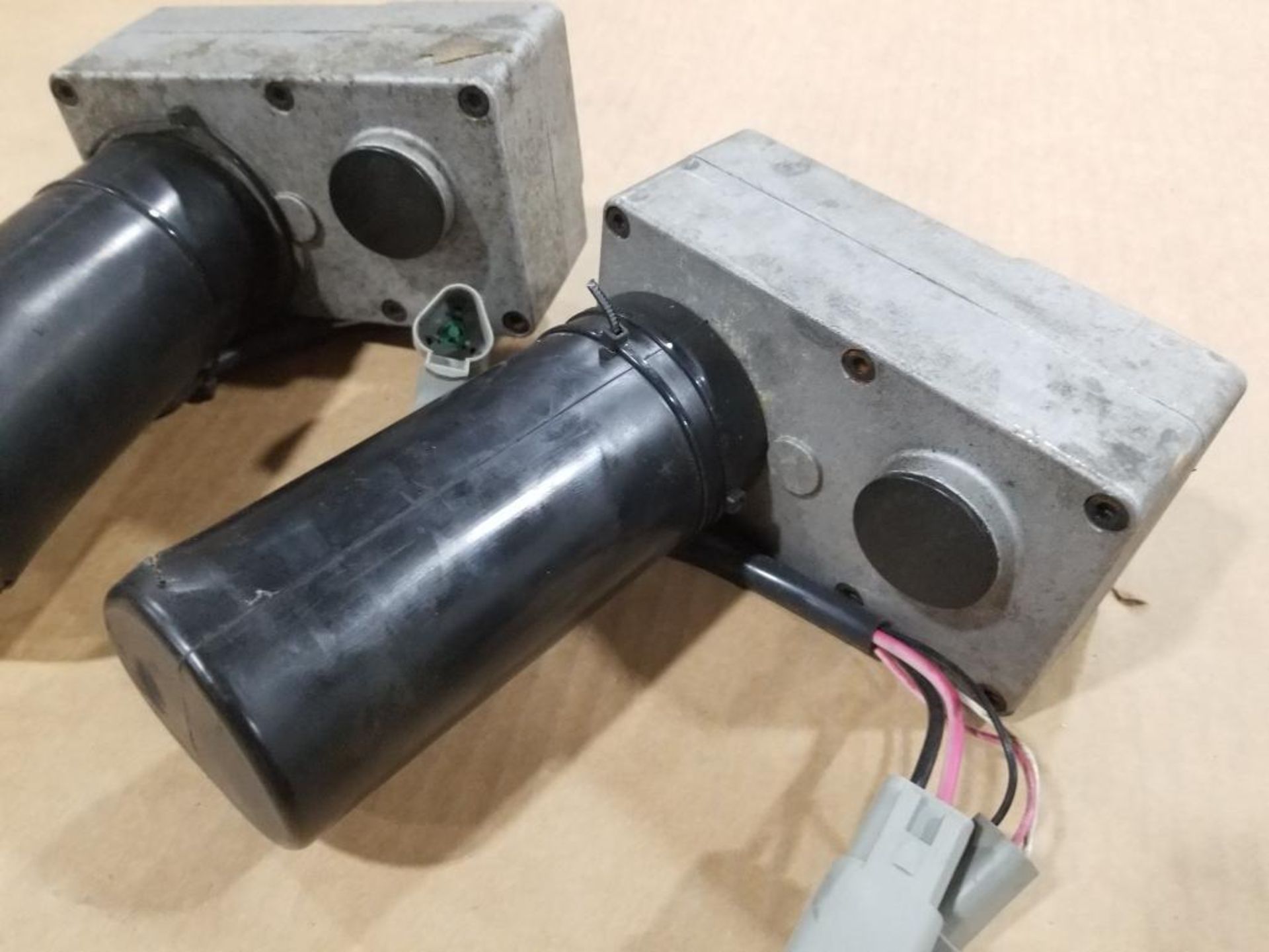 Assorted slideout and awning motors. - Bild 7 aus 8