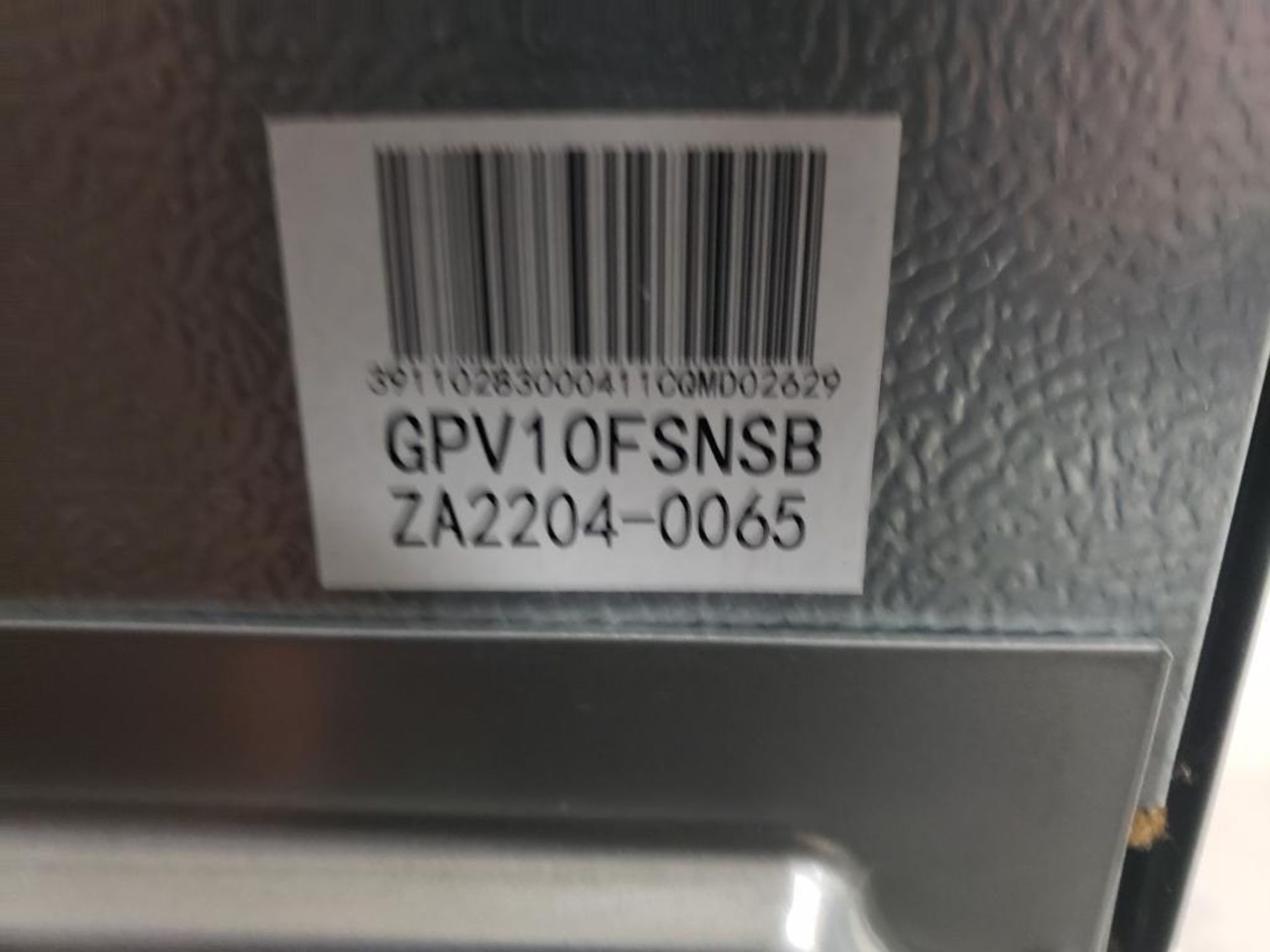 12v GE appliance RV refrigerator. Model GPV10. Missing door shelves. New unit with scratch and dent. - Bild 6 aus 11