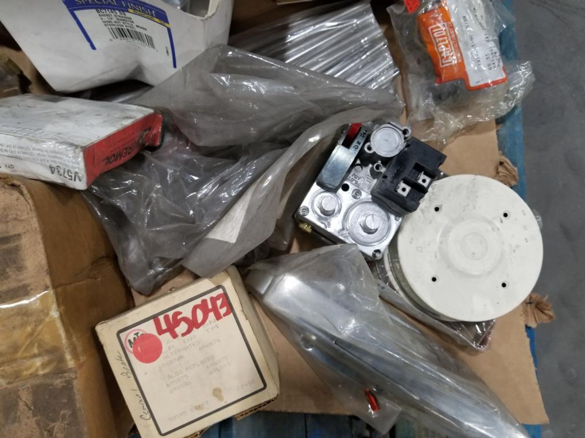 Pallet of assorted parts and hardware. - Image 9 of 18