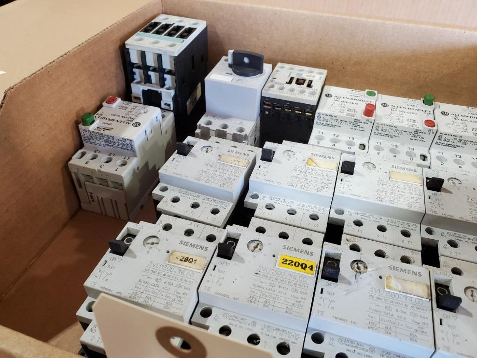 Assorted Siemens and Allen Bradley contactors. - Image 9 of 9