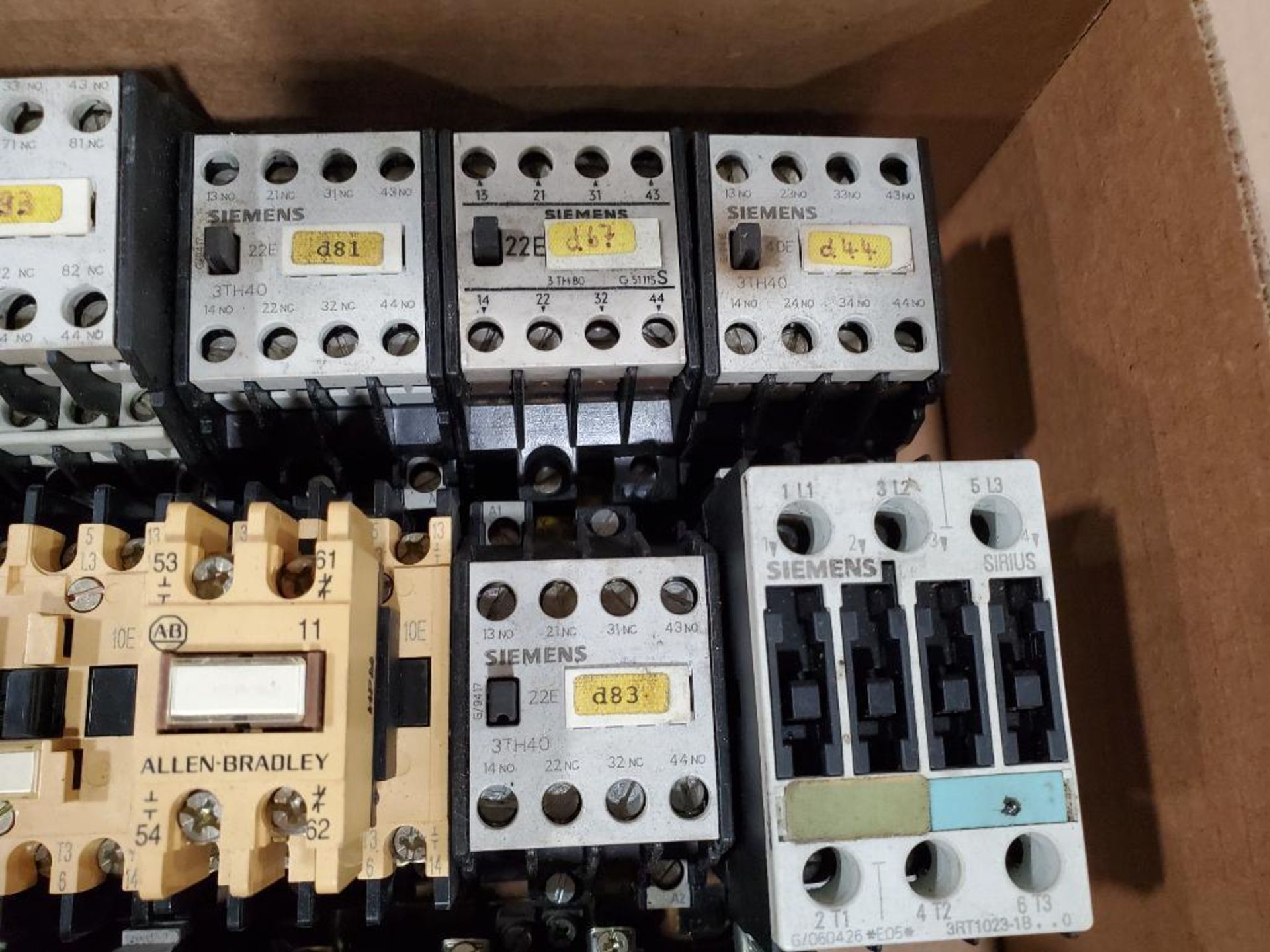 Assorted Siemens and Allen Bradley contactors. - Image 2 of 5