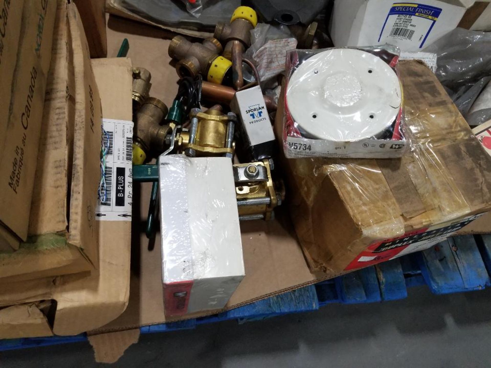 Pallet of assorted parts and hardware. - Image 6 of 18