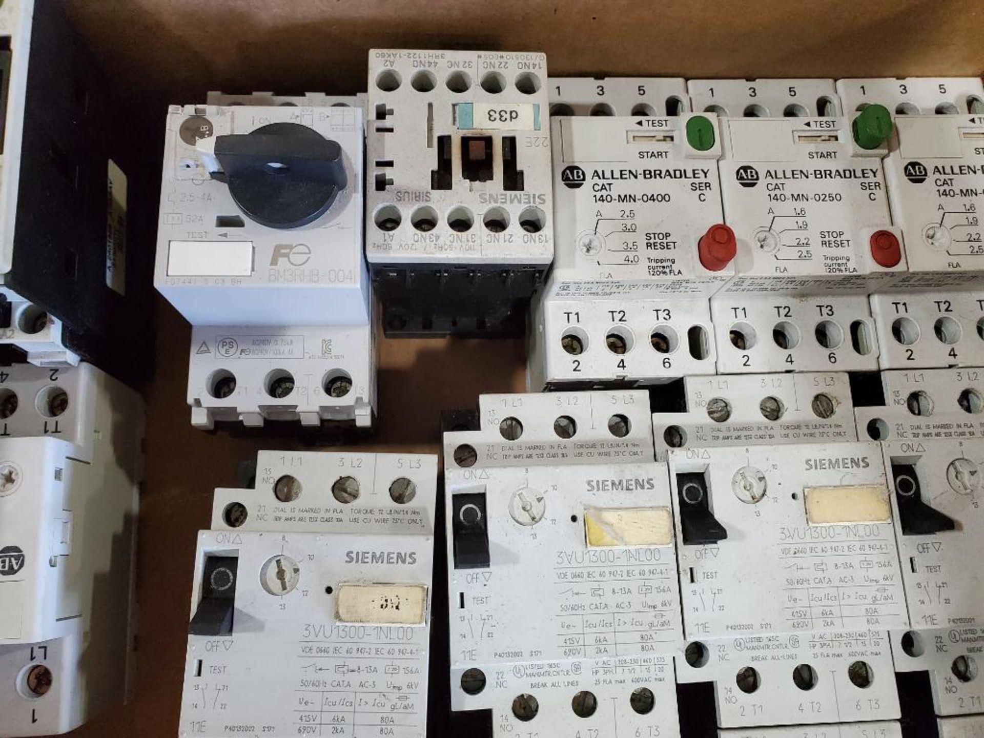 Assorted Siemens and Allen Bradley contactors. - Image 3 of 9