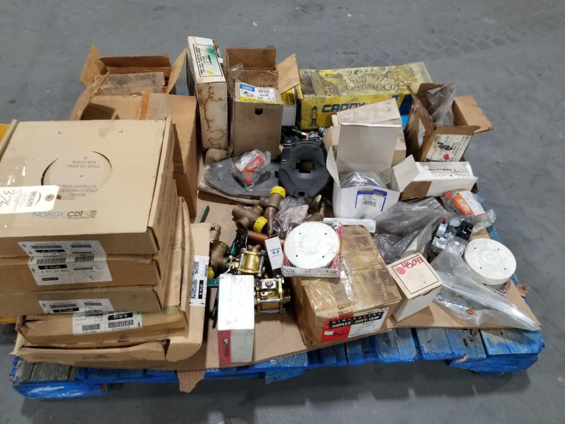 Pallet of assorted parts and hardware. - Image 3 of 18