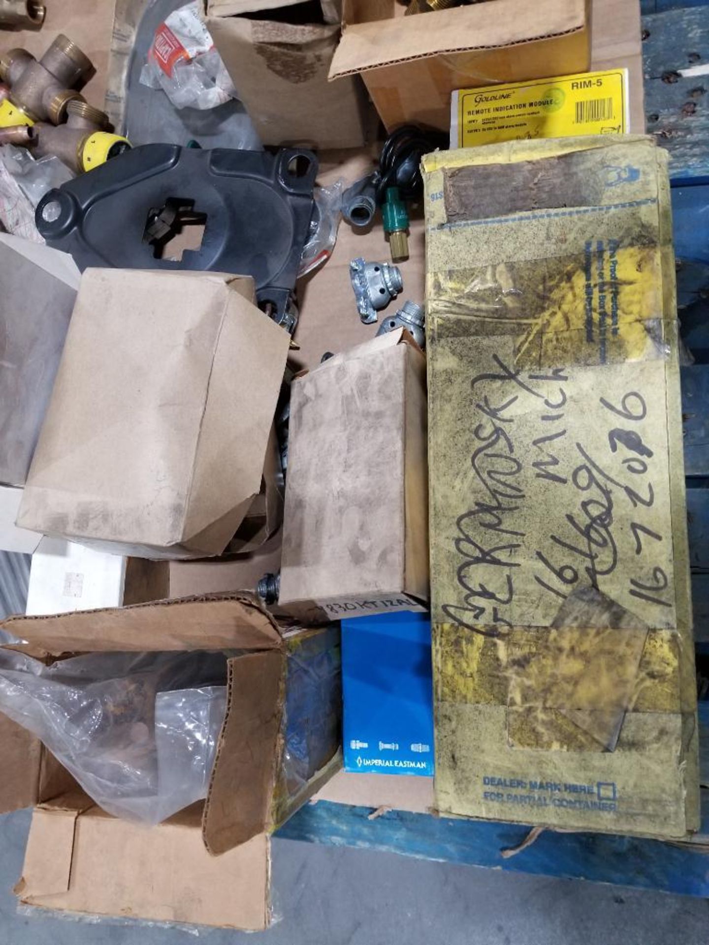 Pallet of assorted parts and hardware. - Image 11 of 18