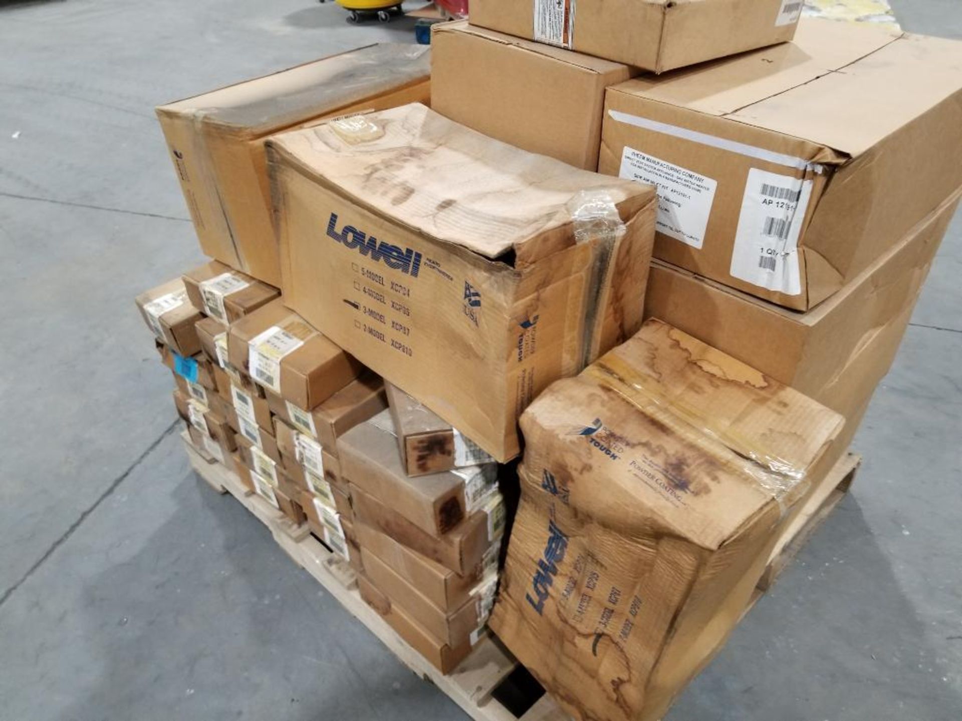 Pallet of assorted electrical and/or repair parts. - Image 2 of 13