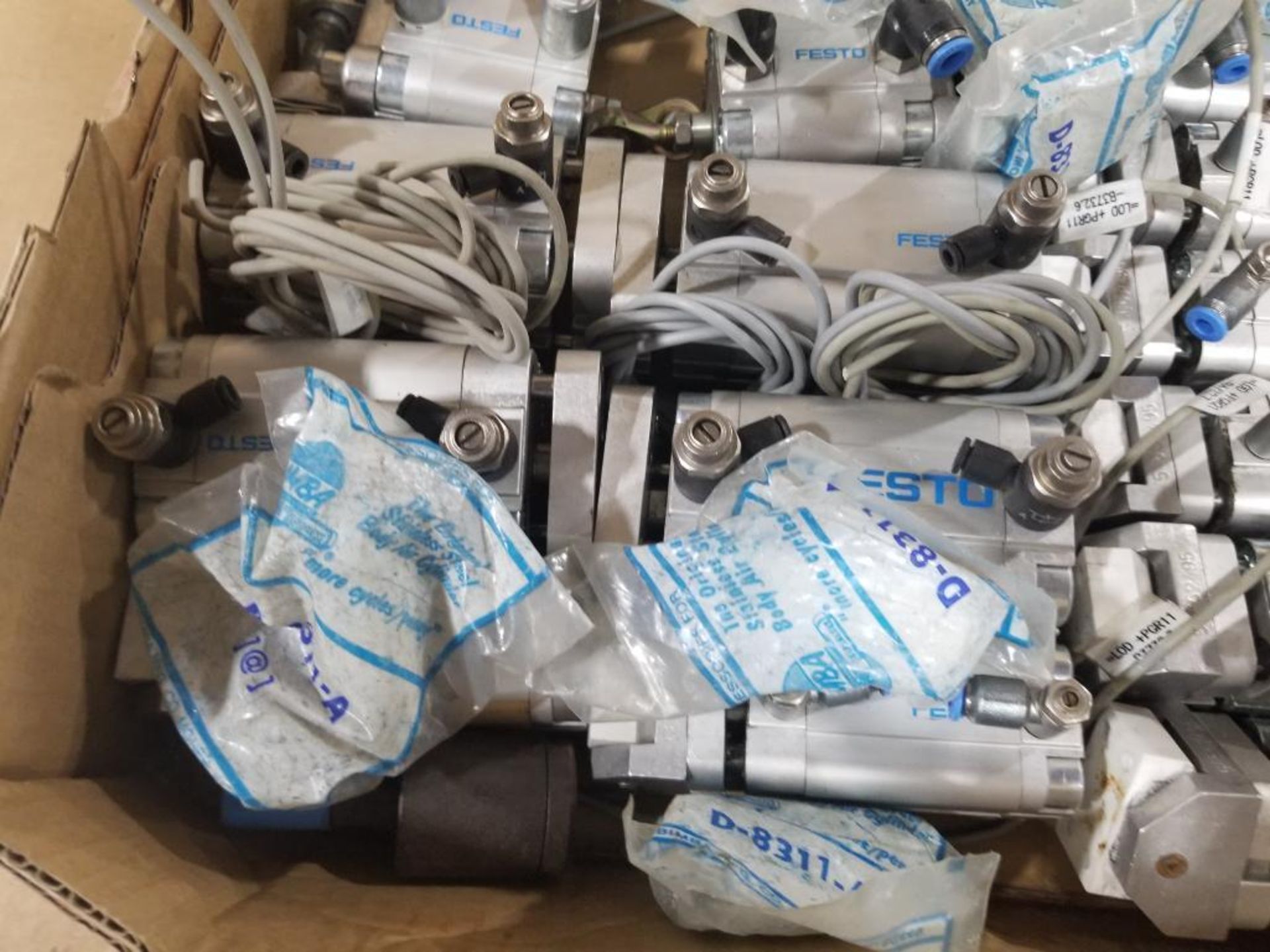 Large assortment of Festo pneumatic cylinders. - Image 8 of 12