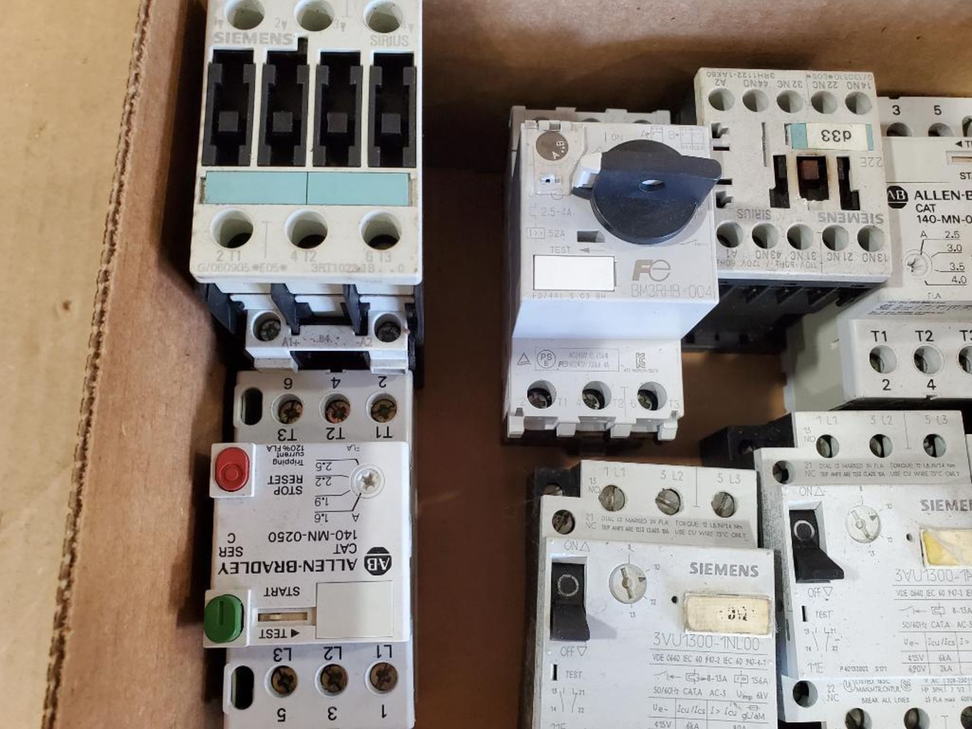 Assorted Siemens and Allen Bradley contactors. - Image 2 of 9