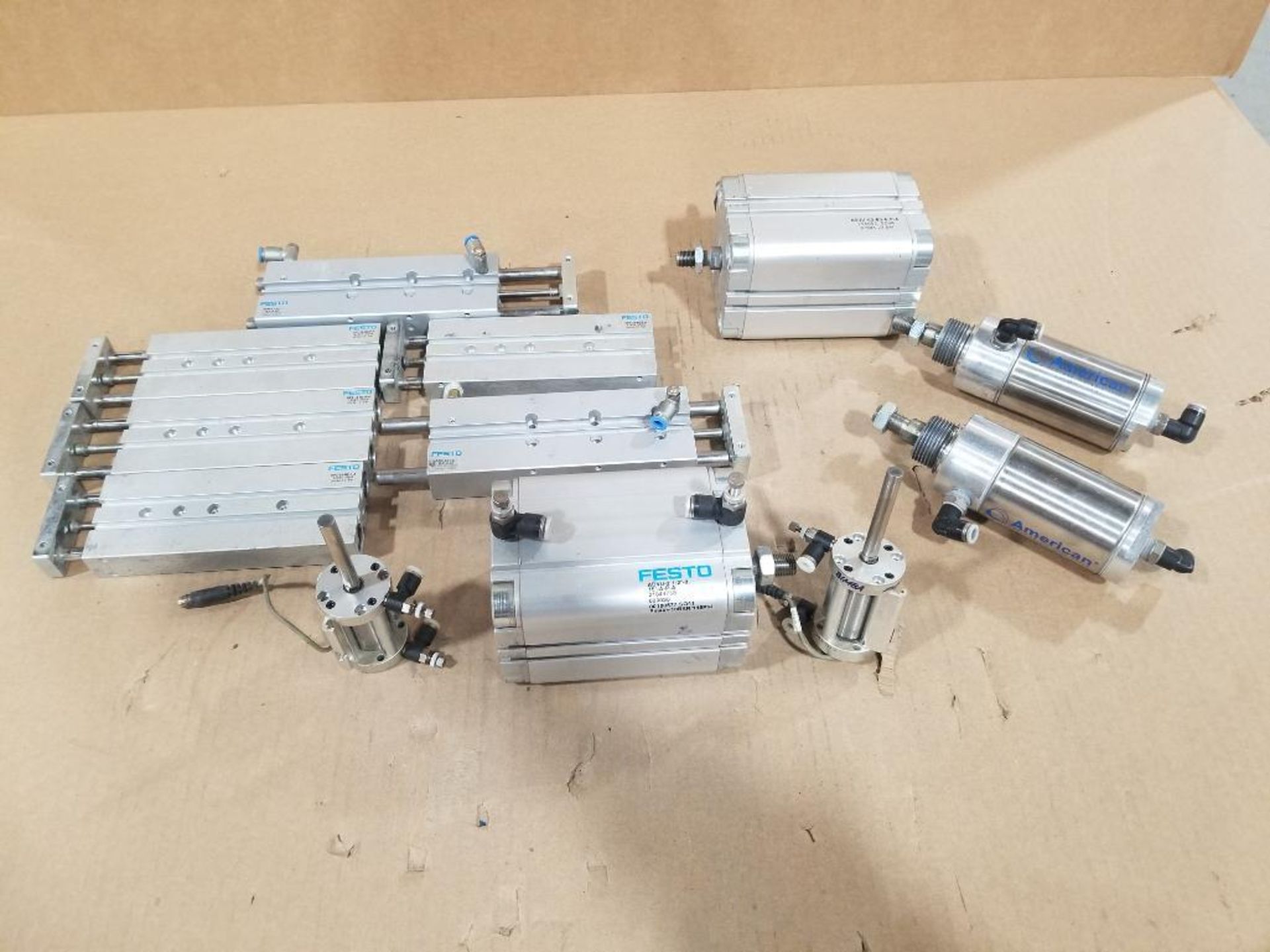 Assorted pneumatic cylinders and actuators. - Image 12 of 12