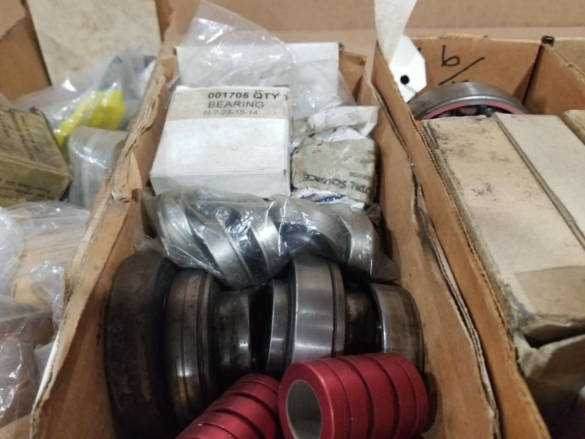 Large assortment of bearings. - Image 12 of 17