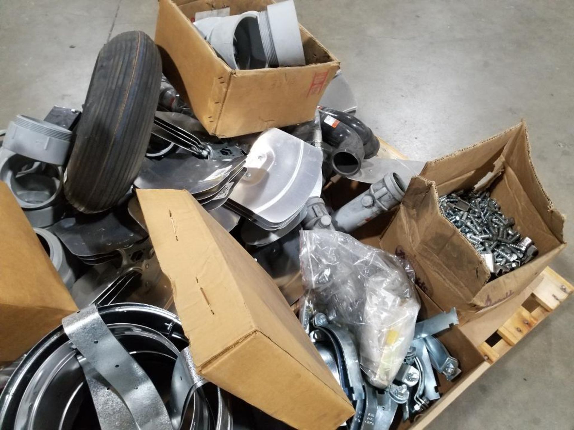 Pallet of assorted parts and hardware. - Image 19 of 19