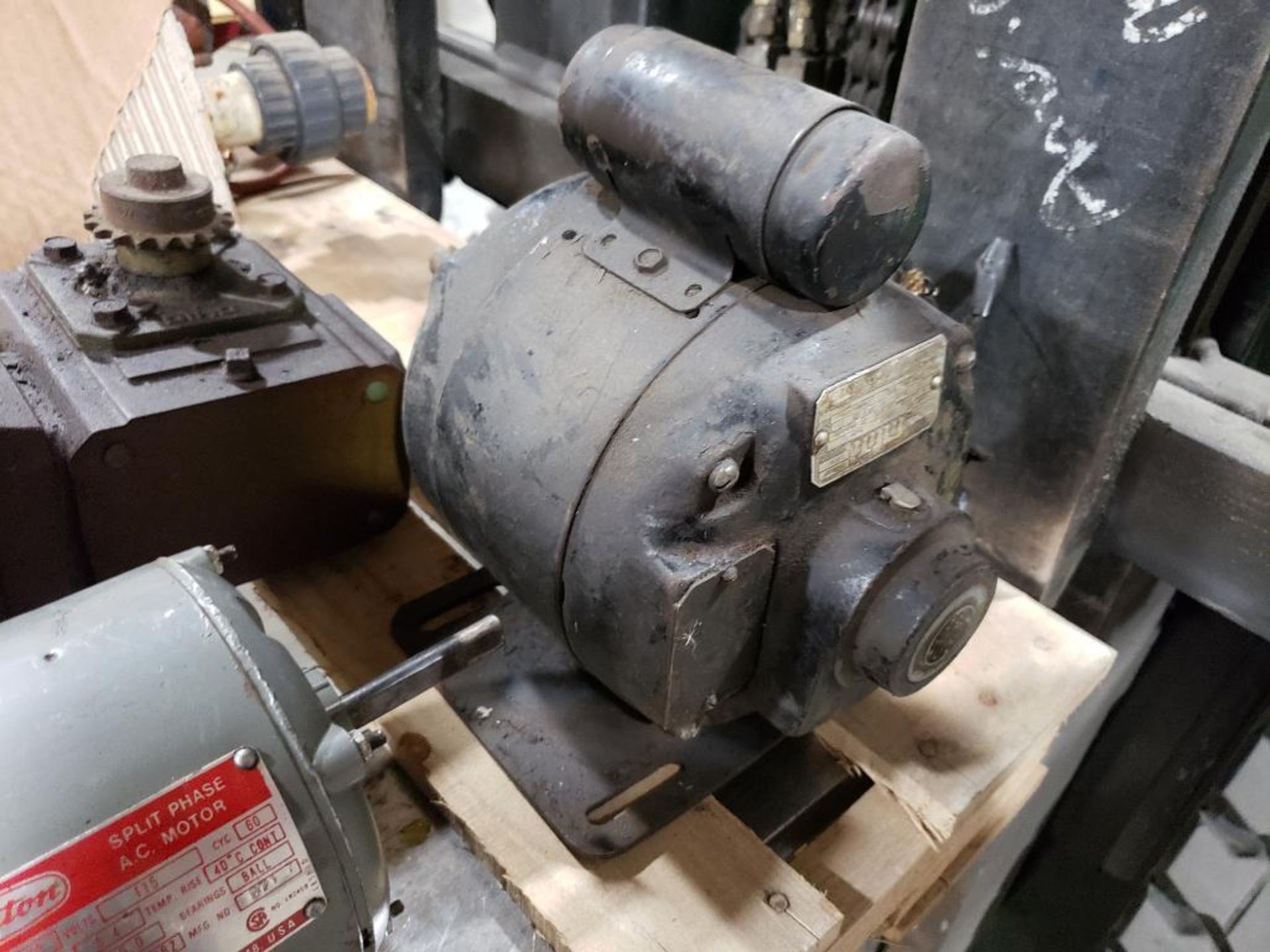 Assorted motor and gearboxes. - Image 2 of 16