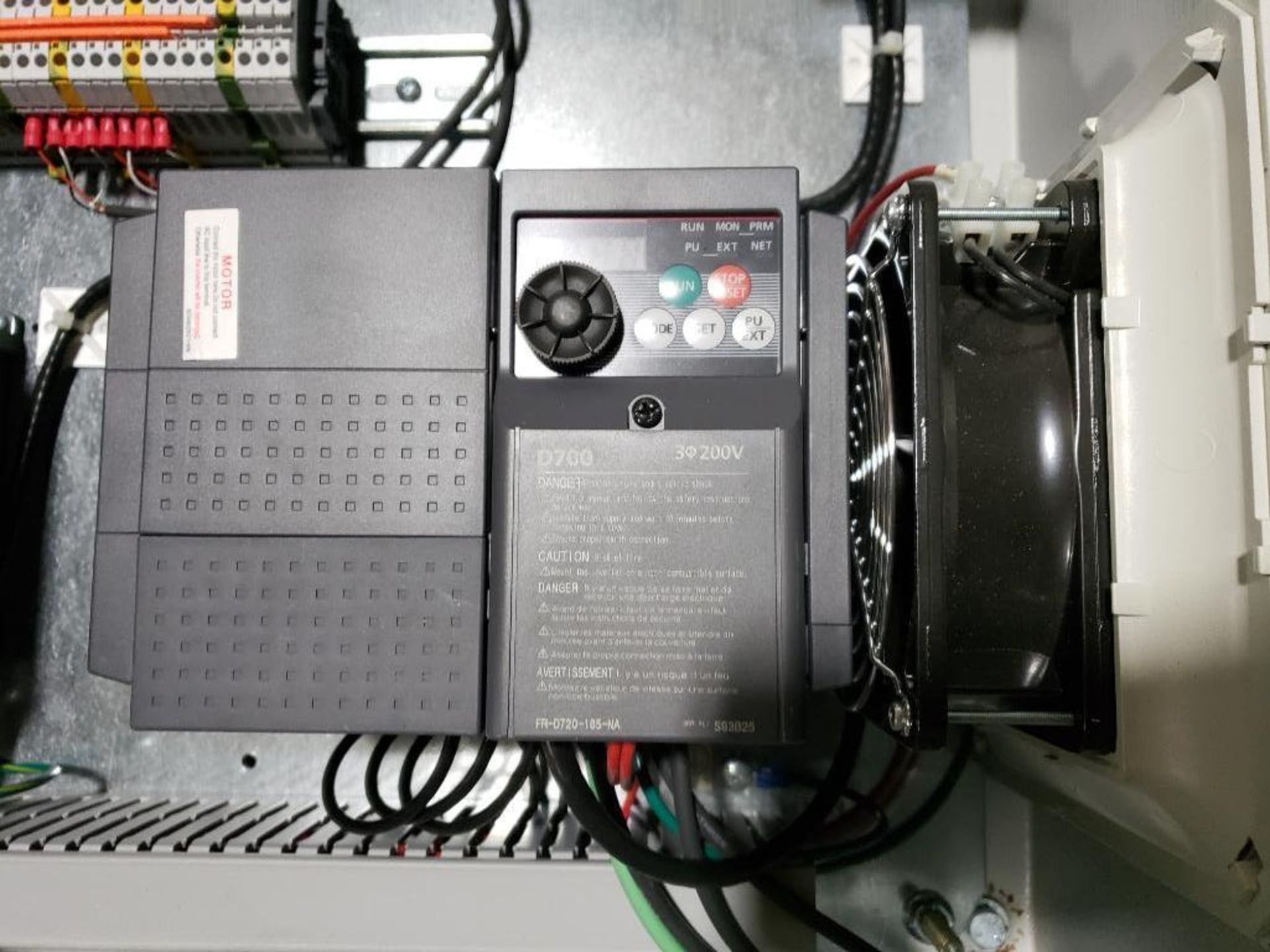 SyncroFlo pumping systems control panel with motor. - Image 9 of 13