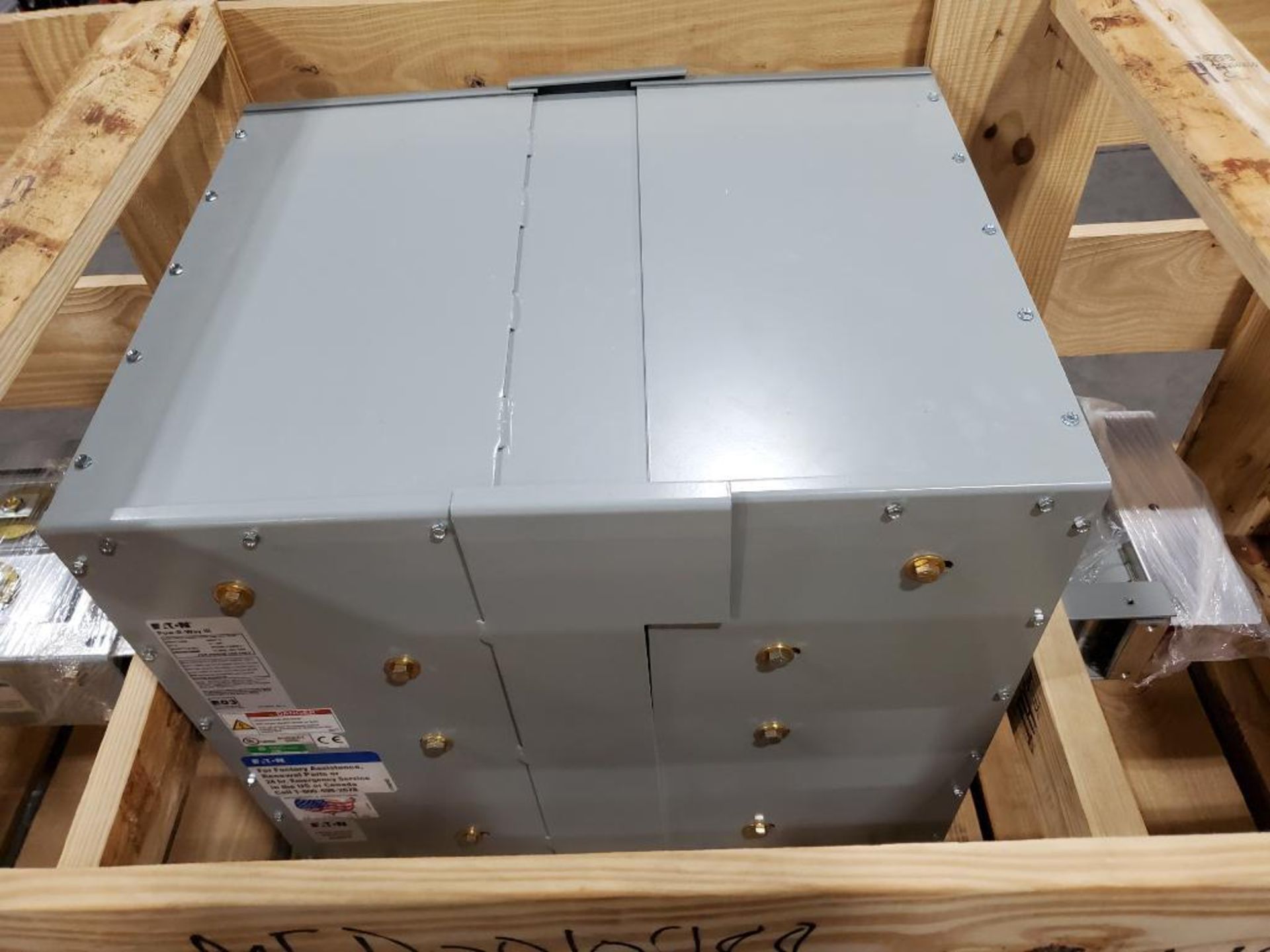 2000amp Eaton Pow-R-Way III bus tap box. 3 wire, 480v. MED0010988. New in crate. - Image 3 of 6