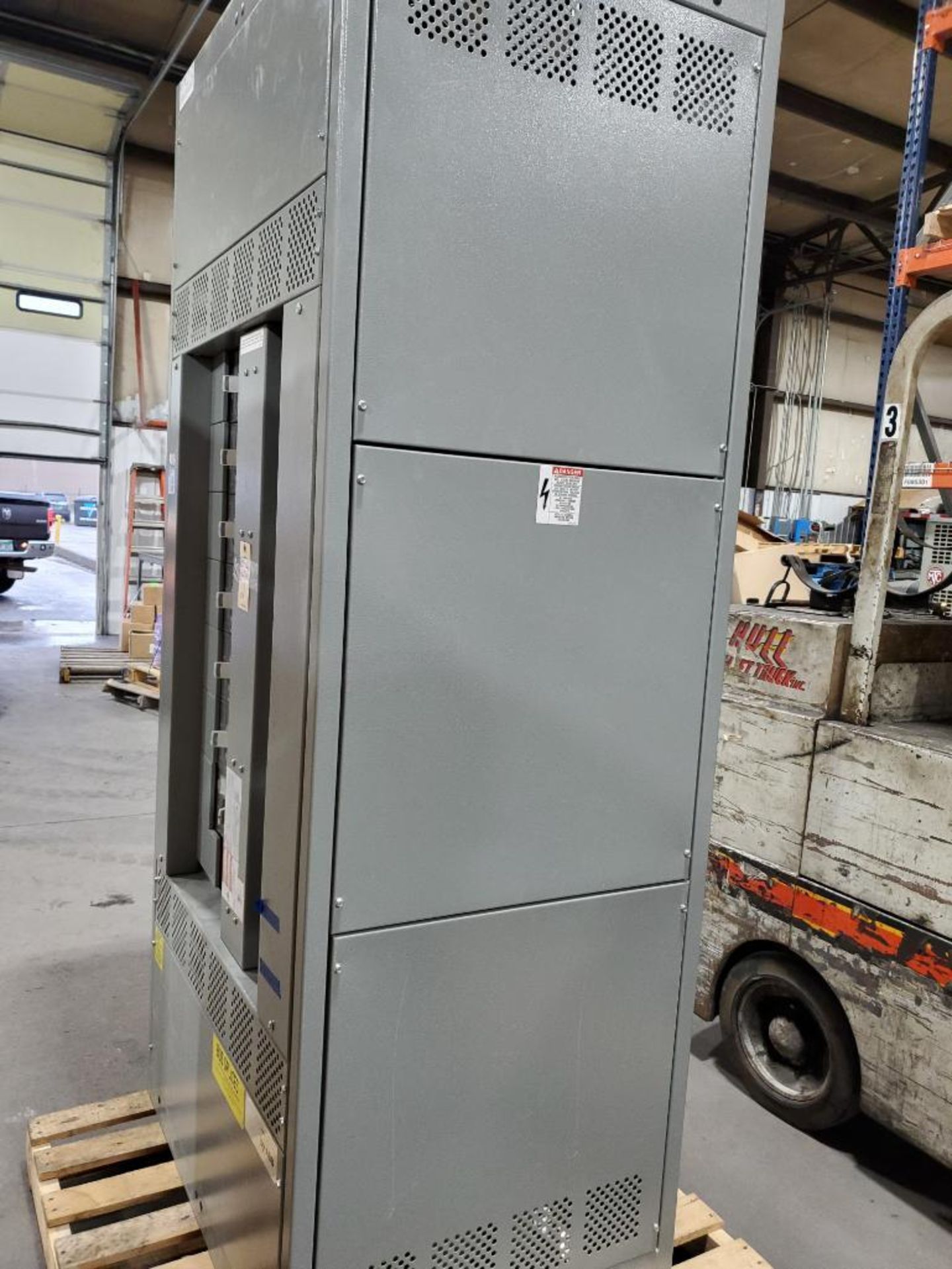 2000amp ABB ReliaGear neXT panel board. Catalog IN3220SC3B32S w/ 12 assorted ABB breakers. - Image 11 of 14
