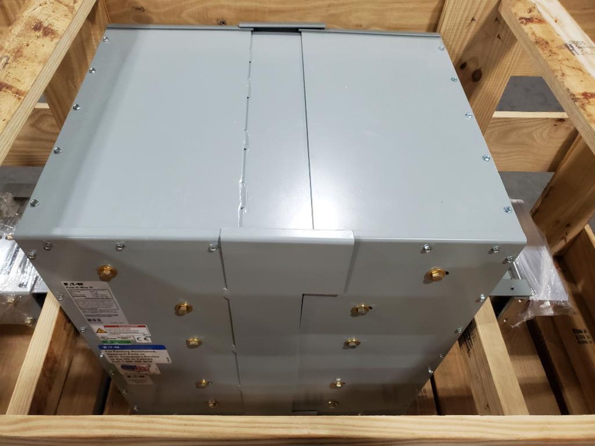 2000amp Eaton Pow-R-Way III bus tap box. 3 wire, 480v. MED0010988. New in crate. - Image 2 of 7