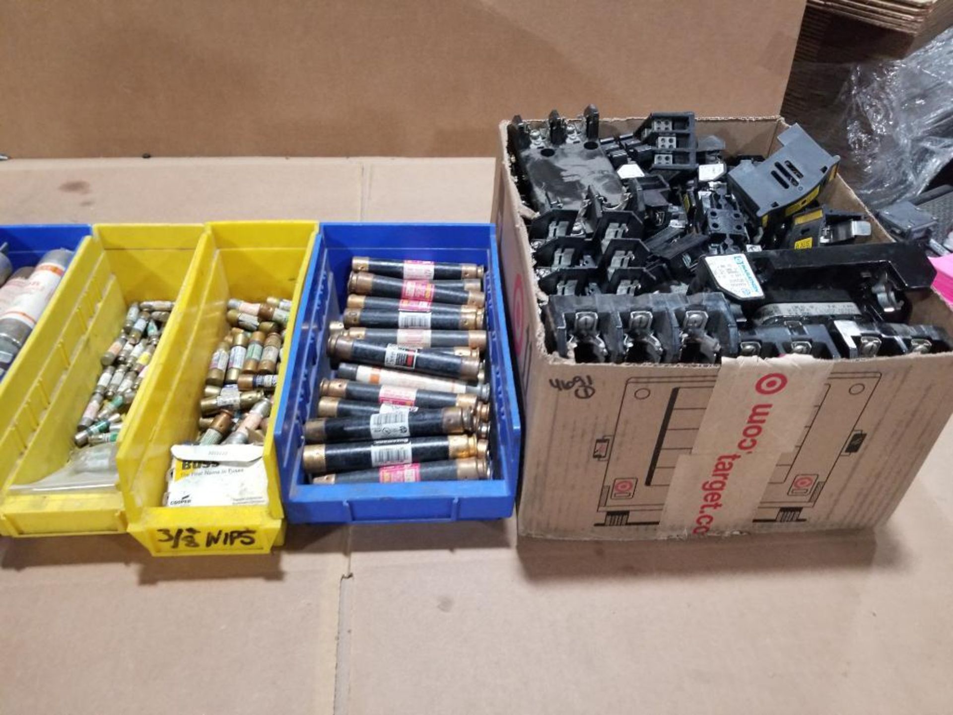 Large assortment of fuses and fuse holders. - Image 16 of 17