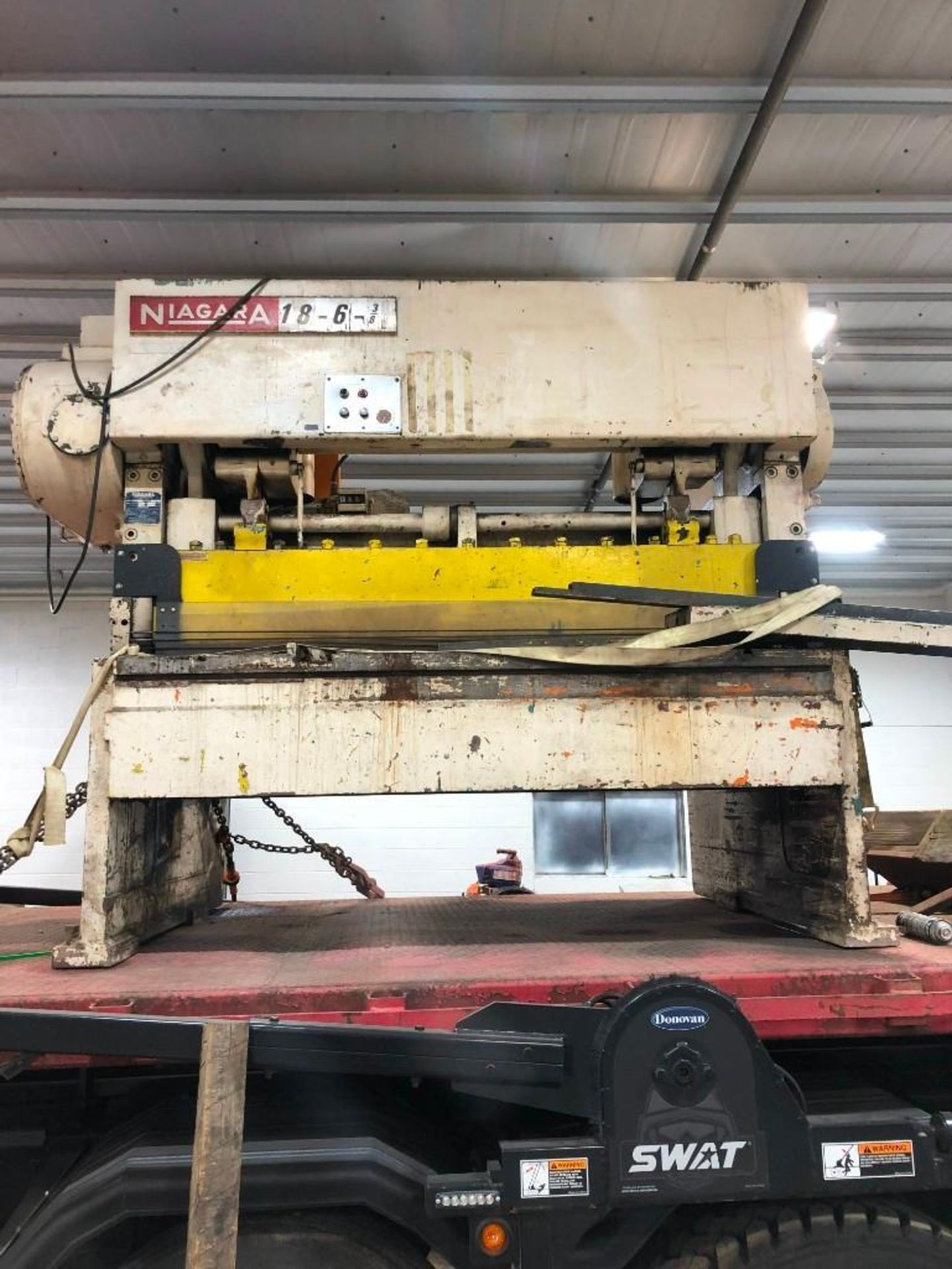 6ft Niagara squaring shear. 3/8in capacity. Power back gauge. Serial Number 60093.