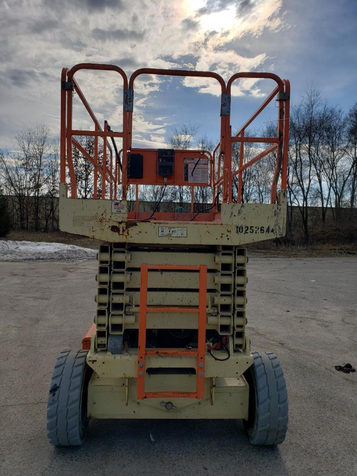 *VIDEO* 40ft lift JLG electric scissor lift. Model 4069LE. 800lb capacity. - Image 6 of 29