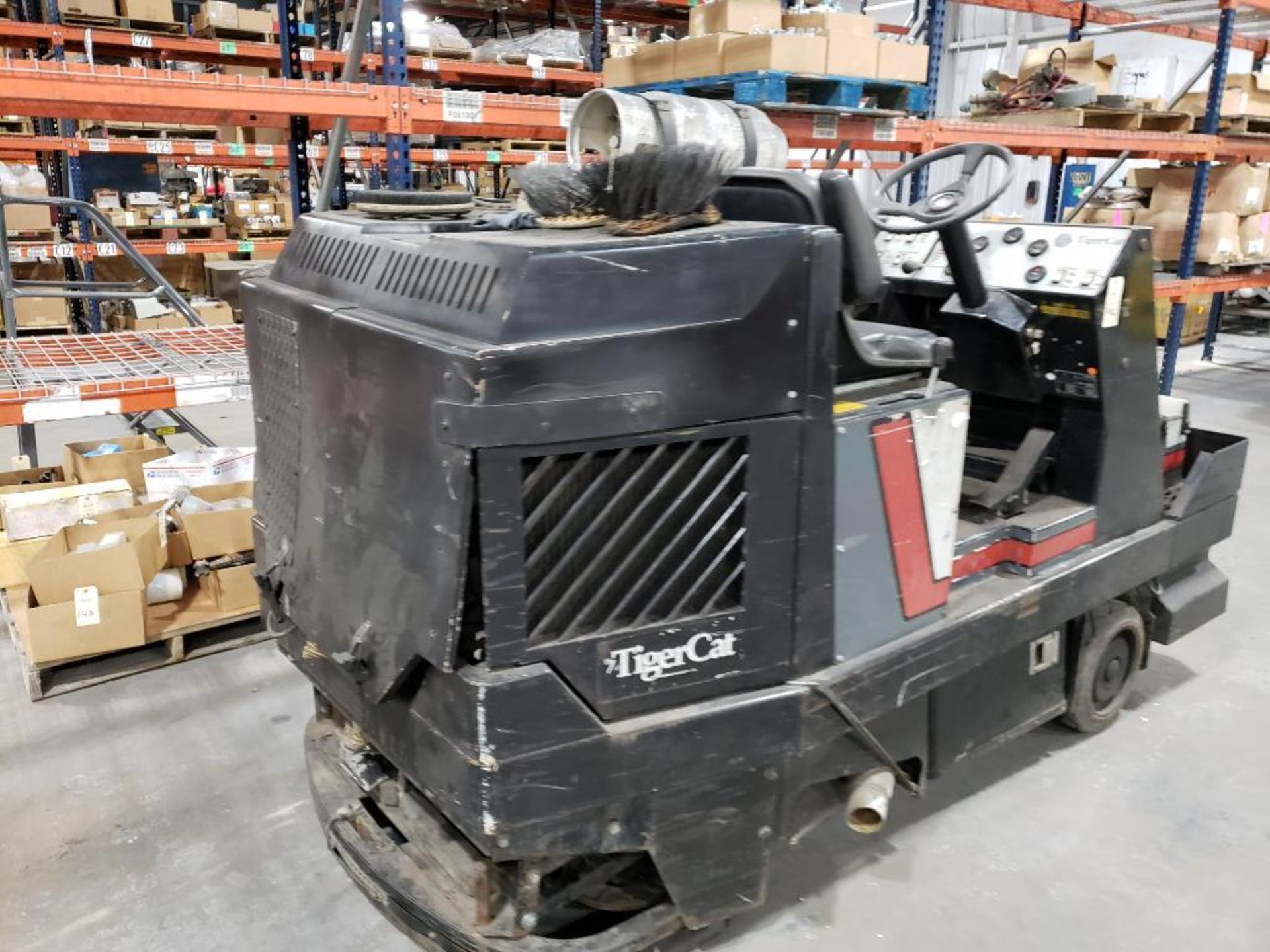 Advance Tiger Cat propane ride on sweeper. Model 462000. Serial 454516. - Image 25 of 25