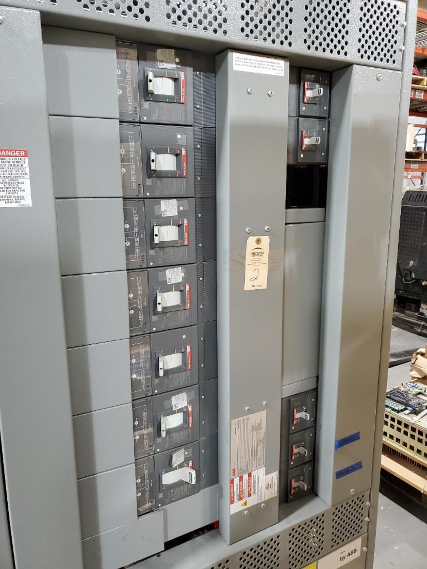 2000amp ABB ReliaGear neXT panel board. Catalog IN3220SC3B32S w/ 12 assorted ABB breakers. - Bild 2 aus 14