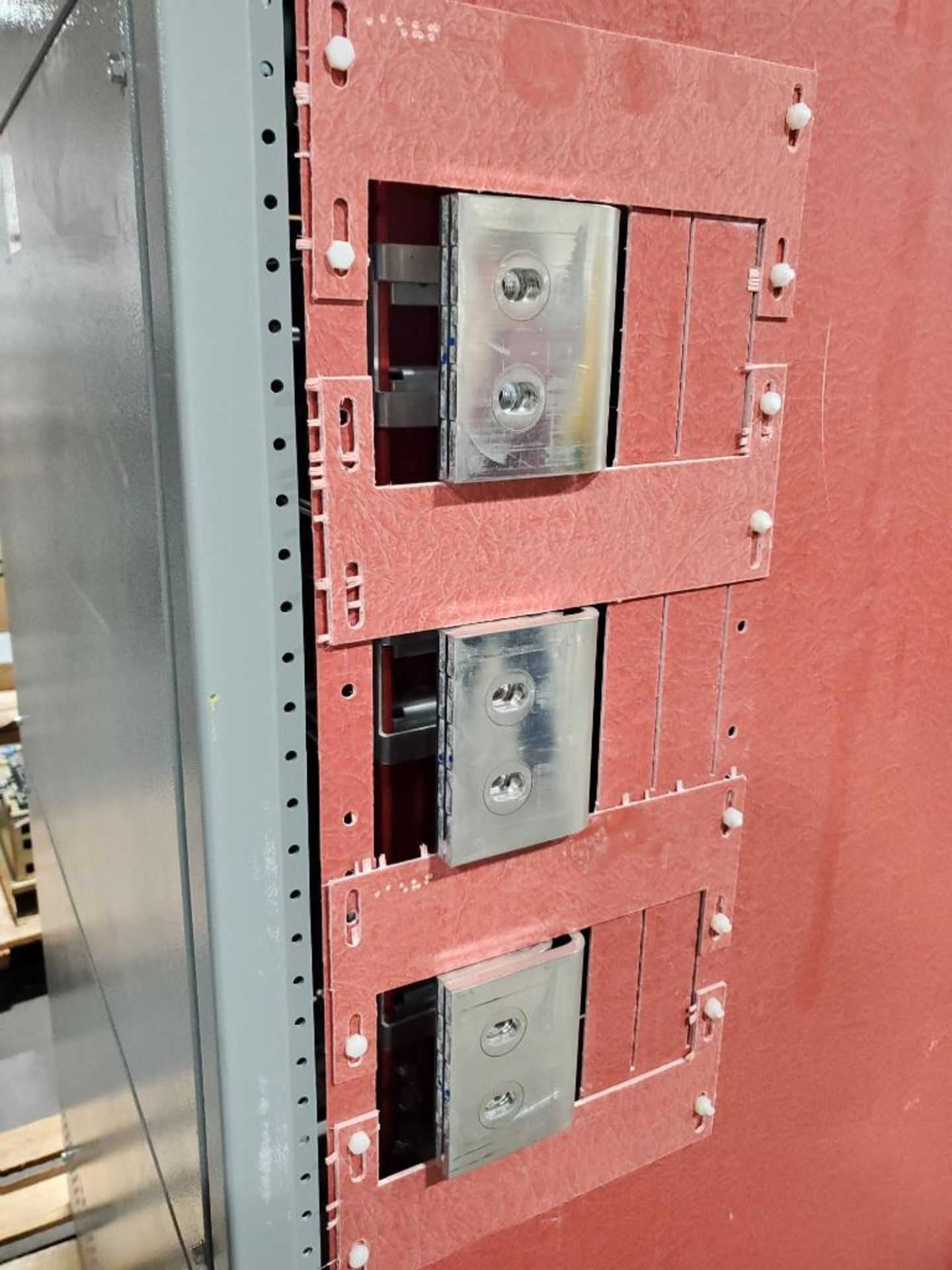 2000amp ABB ReliaGear neXT panel board. Catalog IN3220SC3B32S w/ 12 assorted ABB breakers. - Image 9 of 14