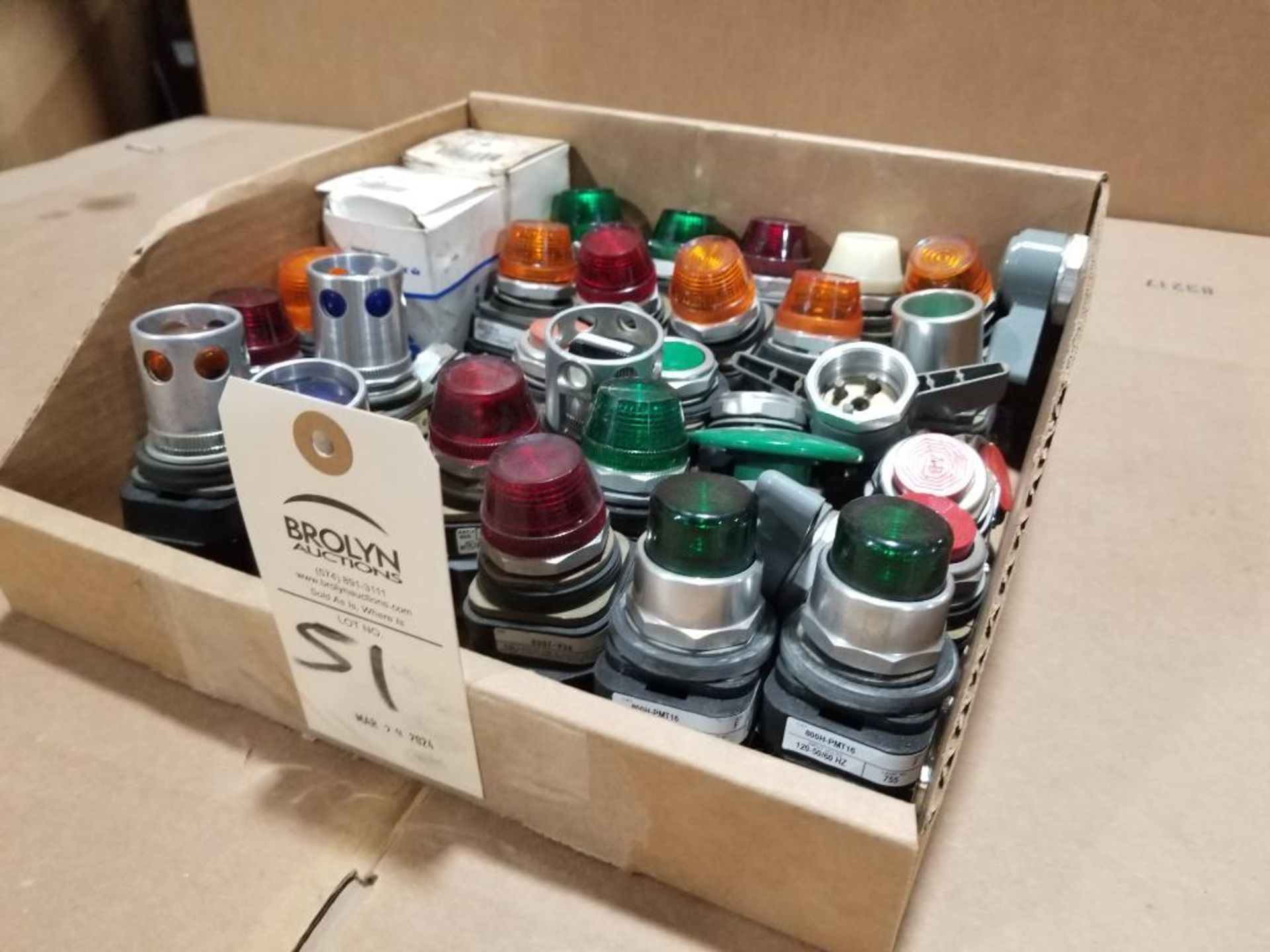 Large assortment of push buttons and pilot lights. - Image 11 of 11