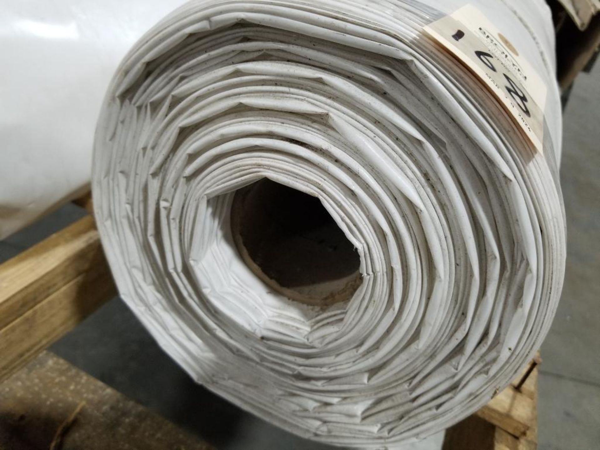 Large roll of plastic sheeting. - Bild 3 aus 3