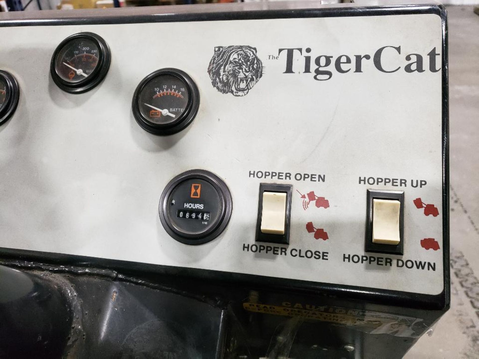 Advance Tiger Cat propane ride on sweeper. Model 462000. Serial 454516. - Image 15 of 25