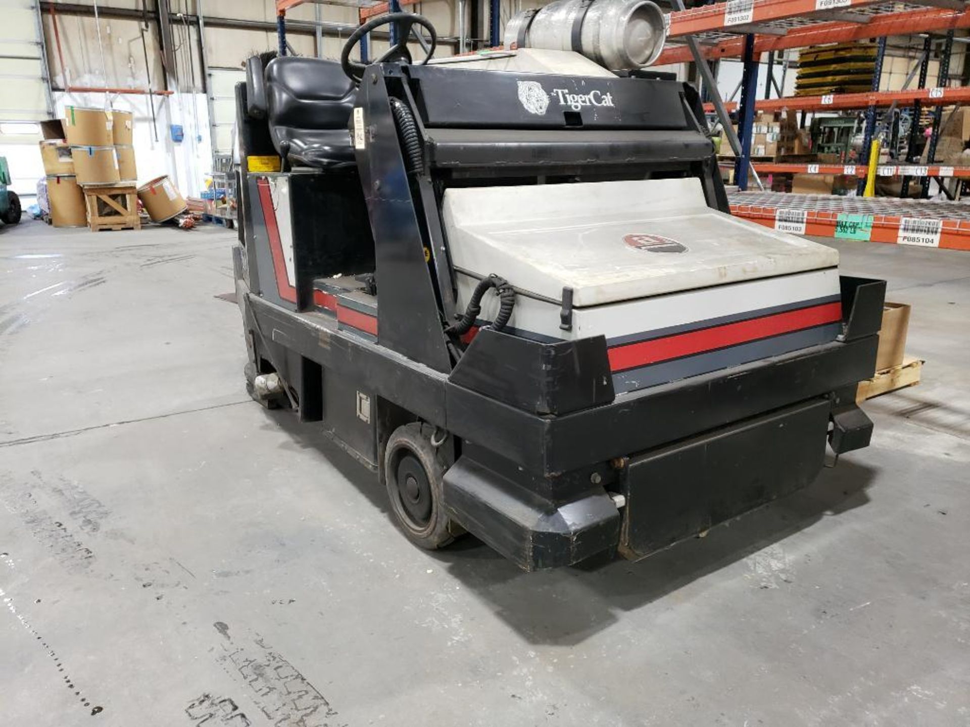 Advance Tiger Cat propane ride on sweeper. Model 462000. Serial 454516. - Image 24 of 25