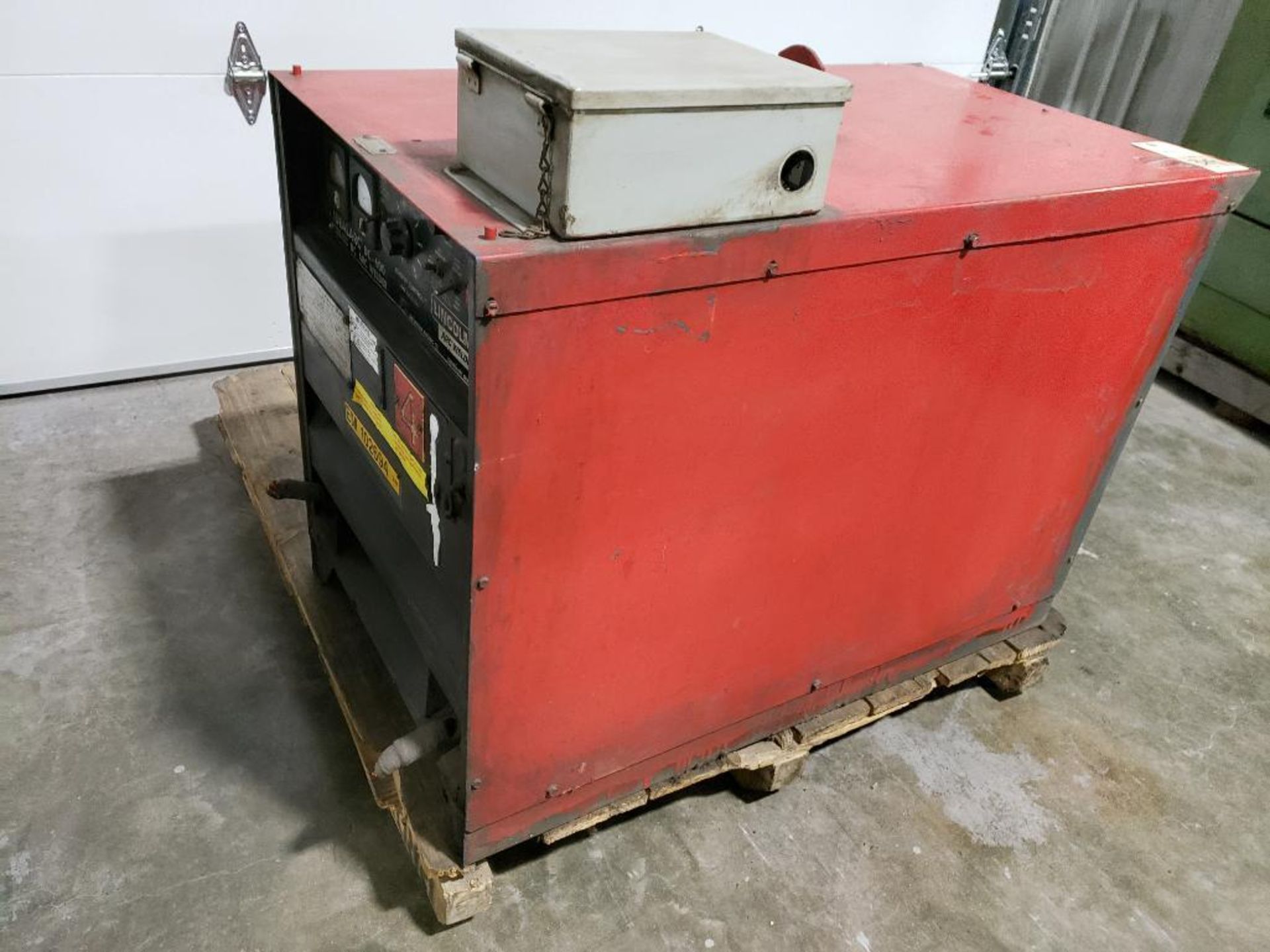 Lincoln Idealarc DC Arc Welder. Model DC-600. 220-230/440-460v 3 phase.