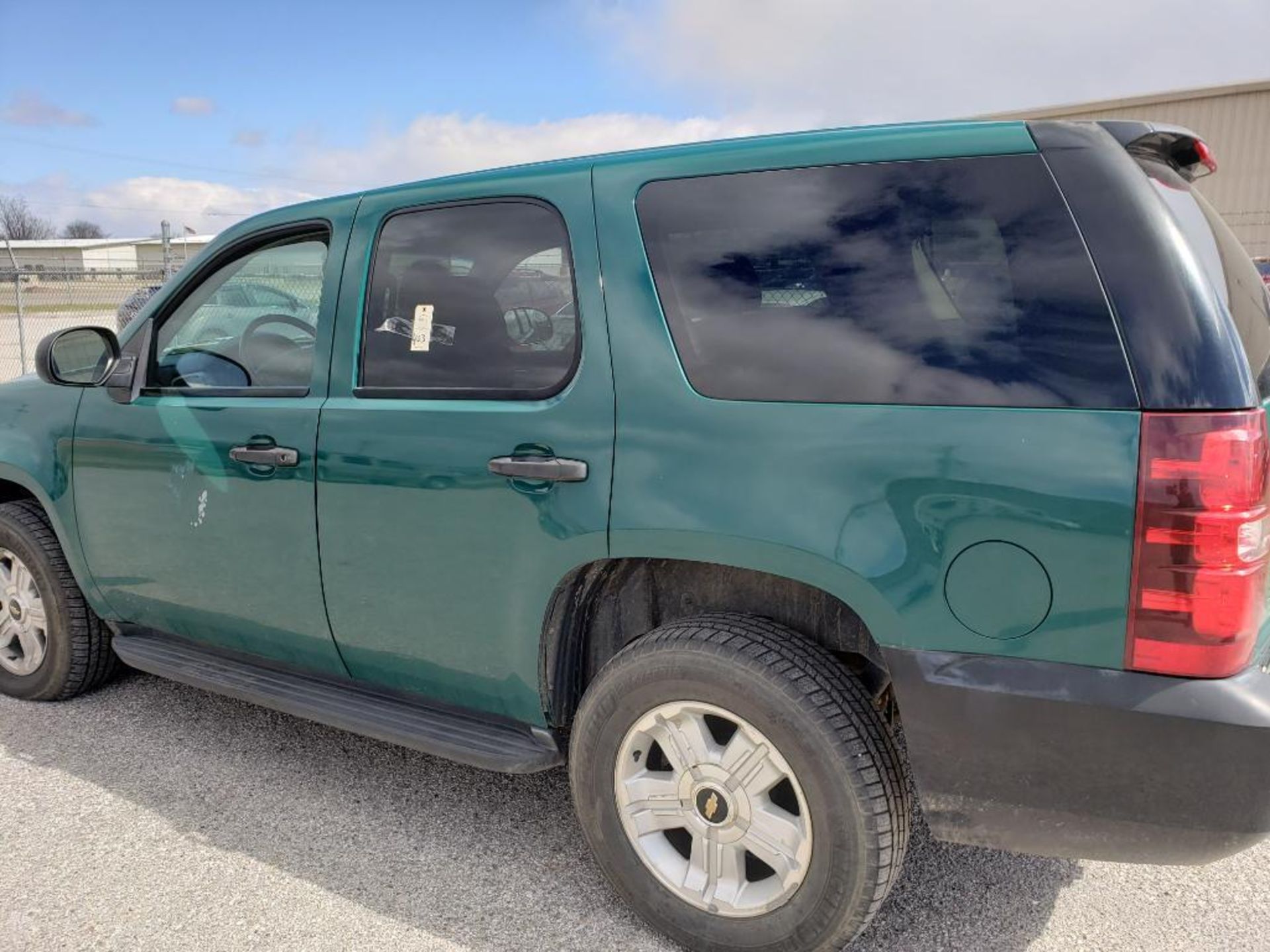 2007 Chevrolet Tahoe. 4WD. 5.3liter V8. Automatic transmission. - Image 9 of 45